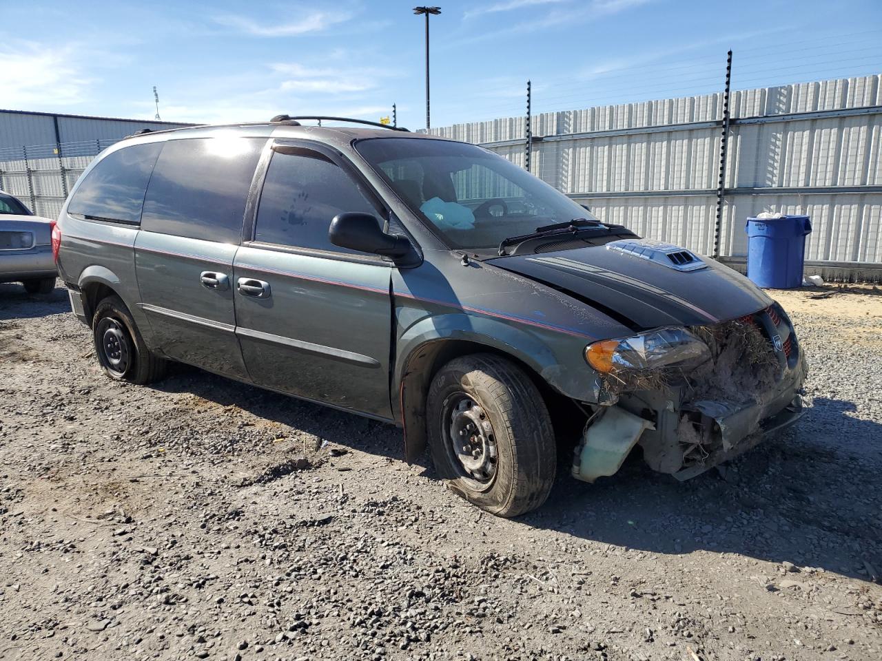 Photo 3 VIN: 2B4GP44392R623581 - DODGE CARAVAN 