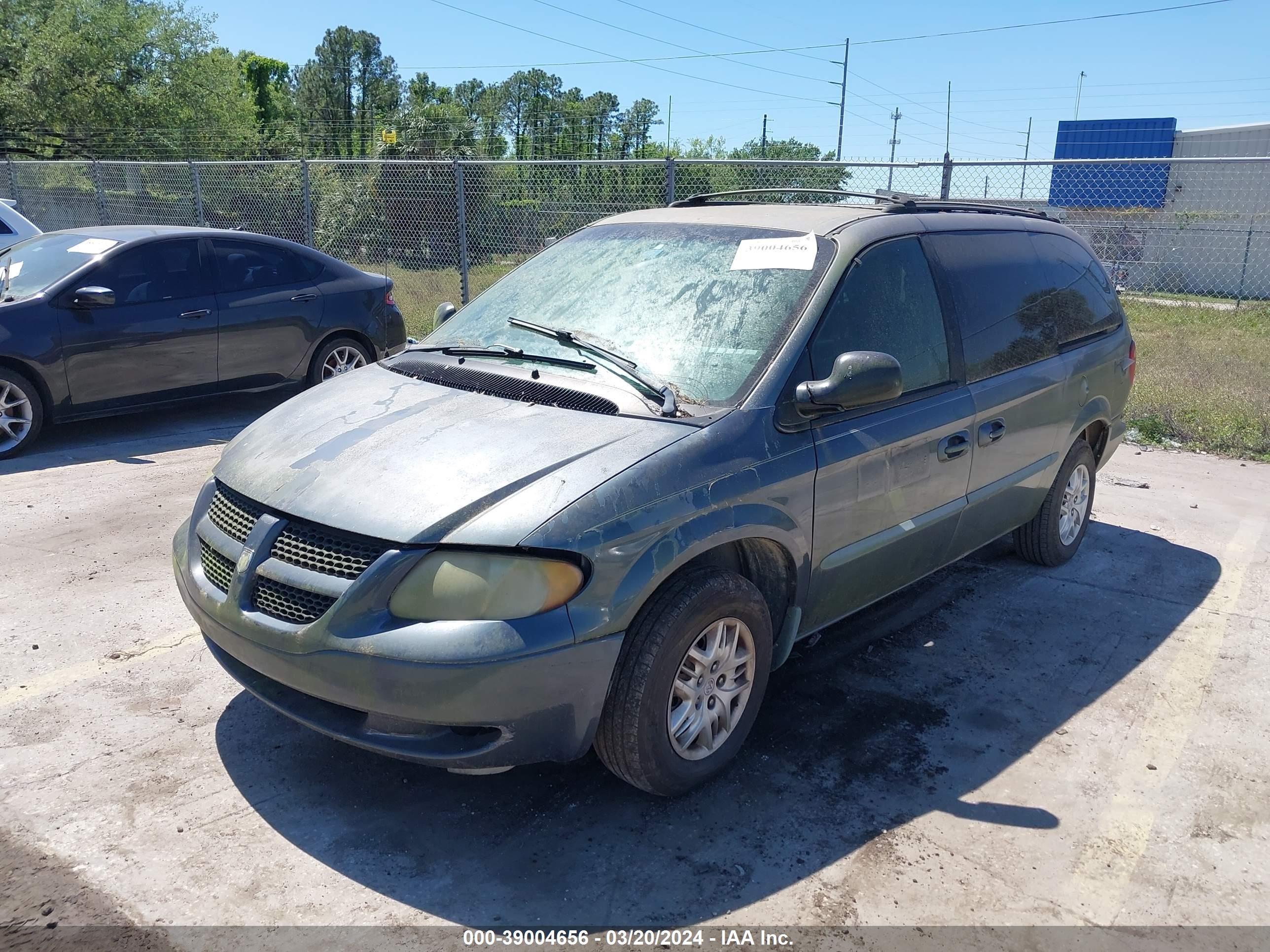 Photo 1 VIN: 2B4GP443X2R590008 - DODGE CARAVAN 