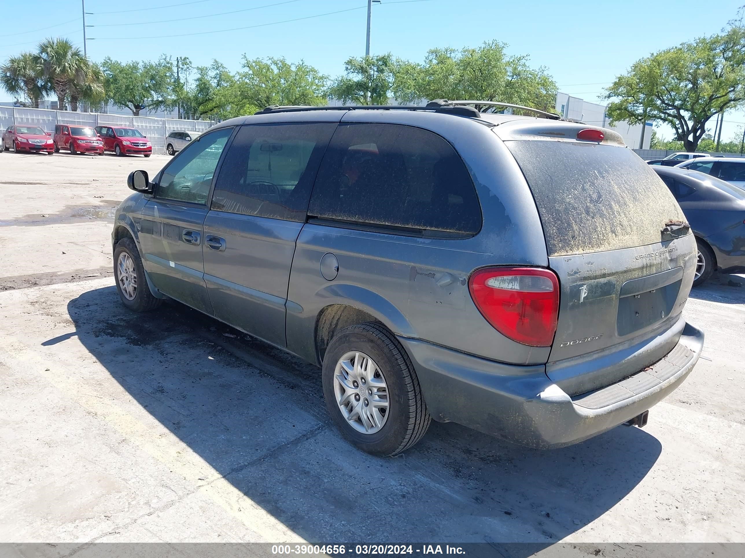 Photo 2 VIN: 2B4GP443X2R590008 - DODGE CARAVAN 