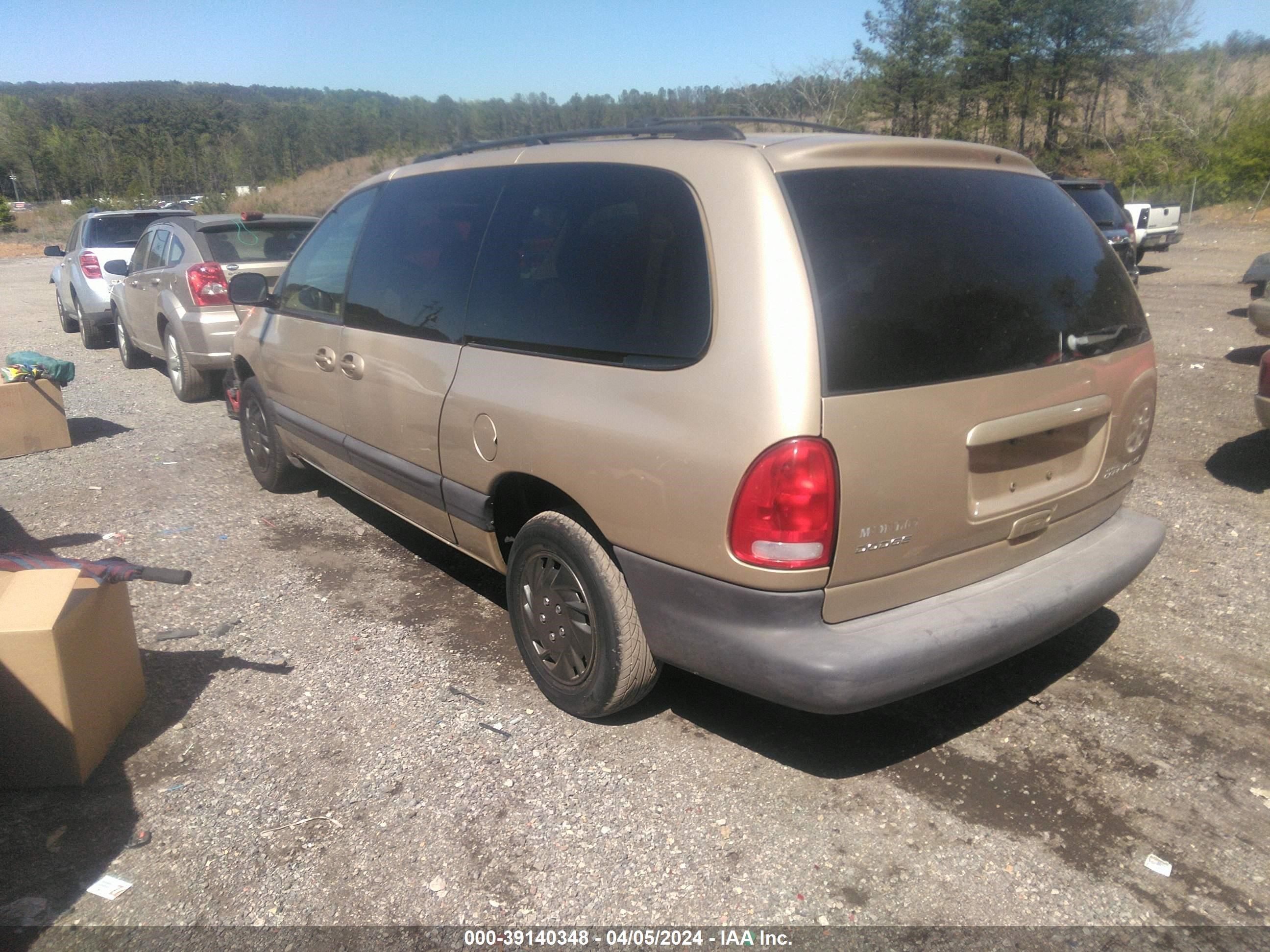 Photo 2 VIN: 2B4GP44G1YR621965 - DODGE CARAVAN 