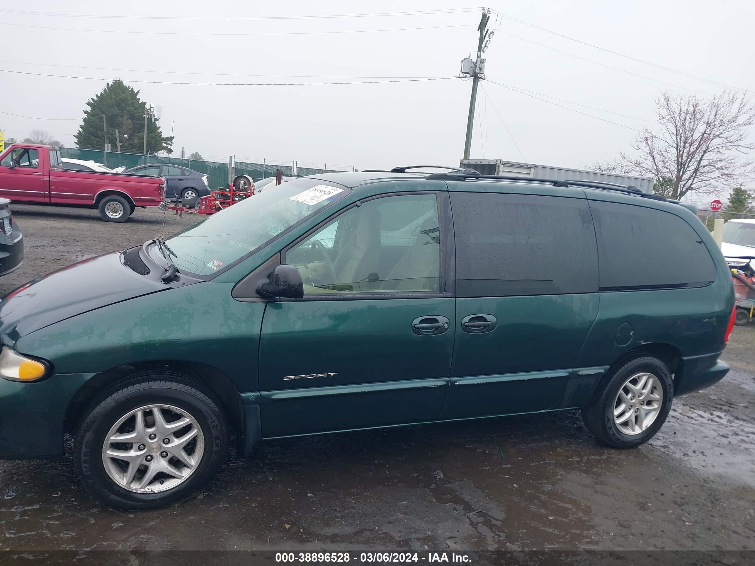 Photo 13 VIN: 2B4GP44G7XR115278 - DODGE CARAVAN 