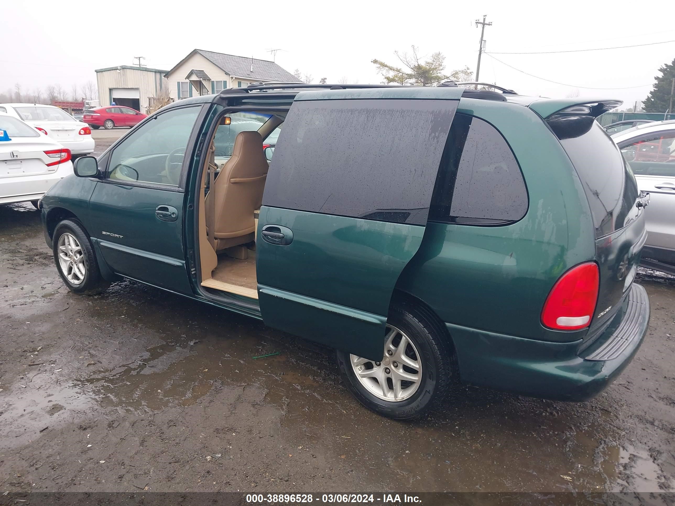 Photo 2 VIN: 2B4GP44G7XR115278 - DODGE CARAVAN 