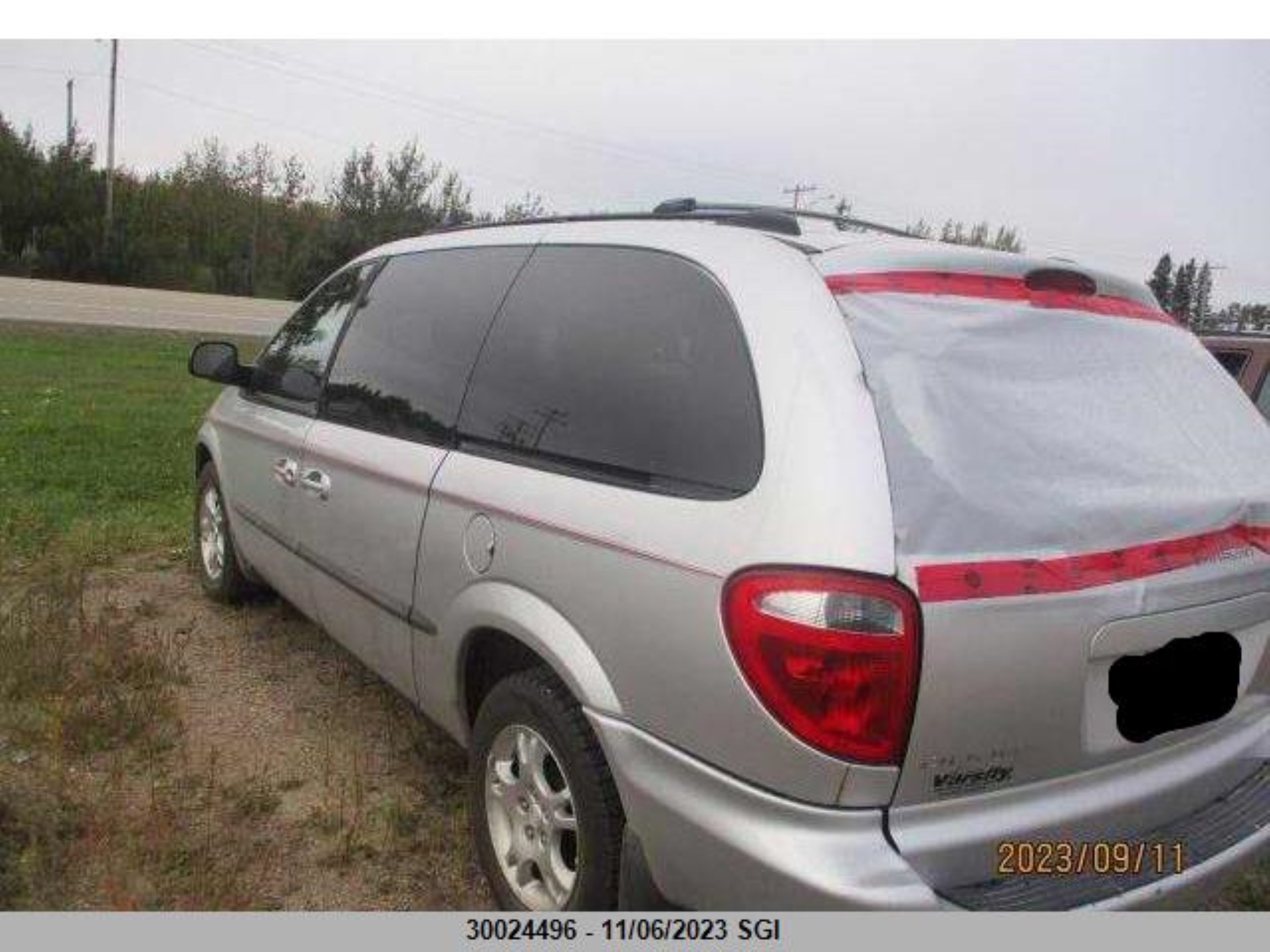 Photo 2 VIN: 2B4GP44R22R770801 - DODGE CARAVAN 