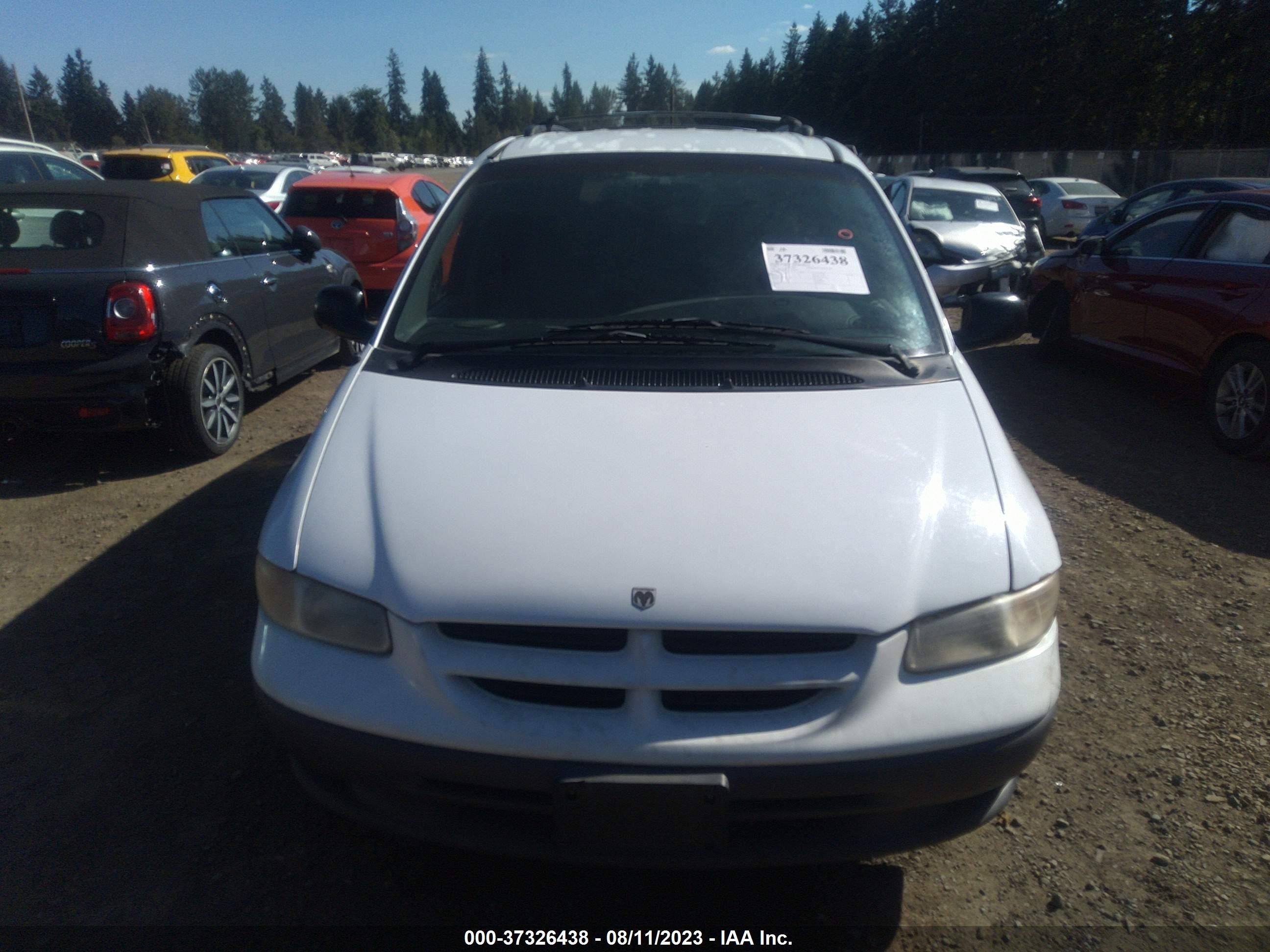 Photo 11 VIN: 2B4GP44R3XR210261 - DODGE CARAVAN 