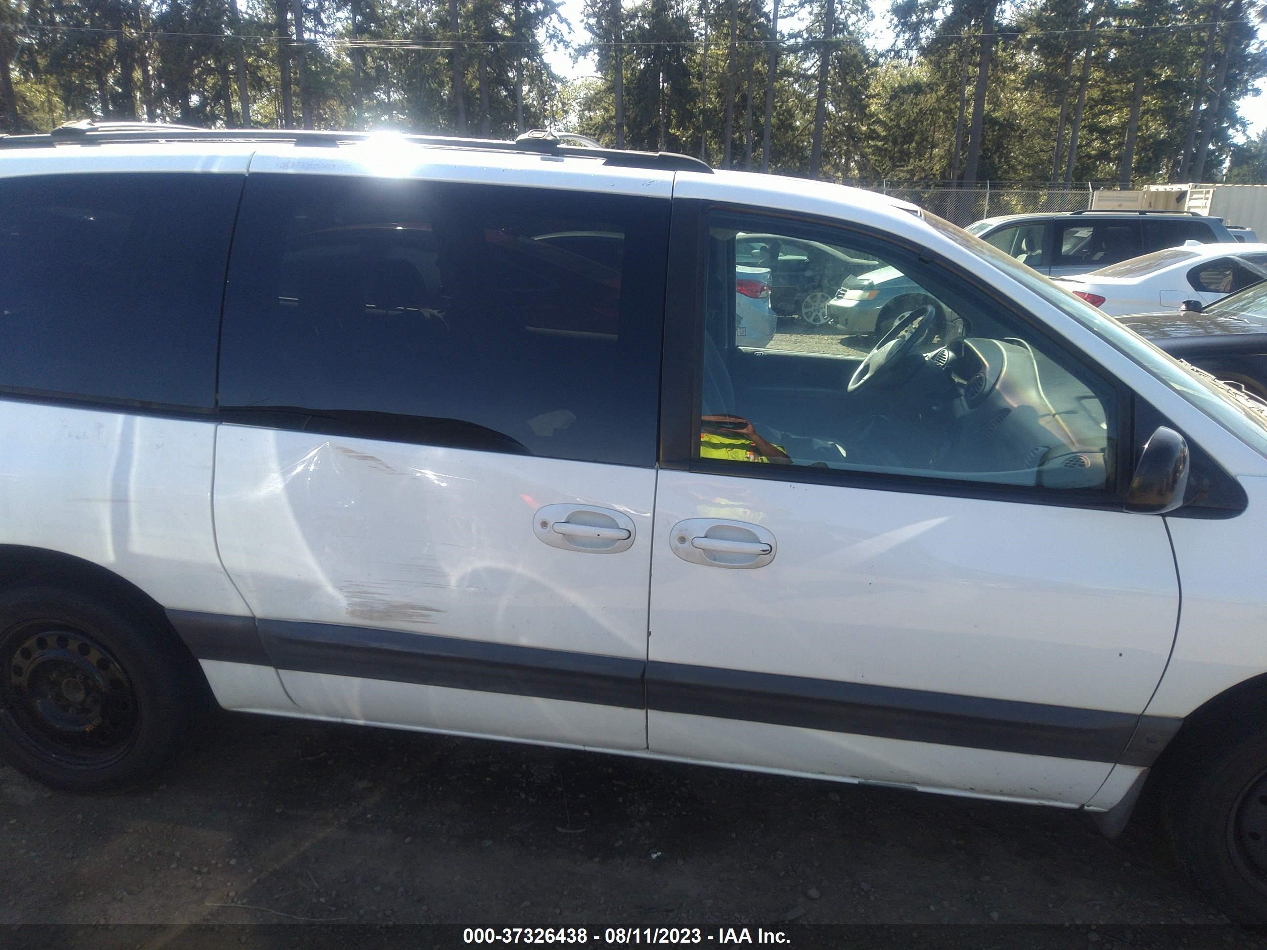 Photo 12 VIN: 2B4GP44R3XR210261 - DODGE CARAVAN 