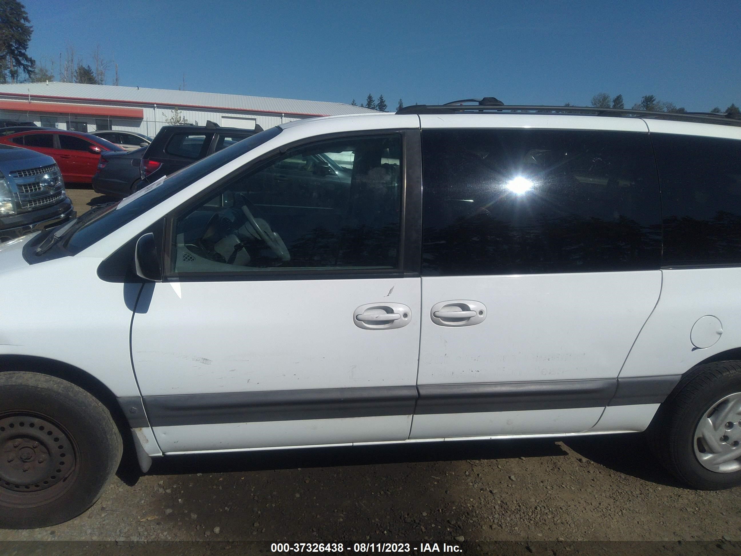 Photo 13 VIN: 2B4GP44R3XR210261 - DODGE CARAVAN 