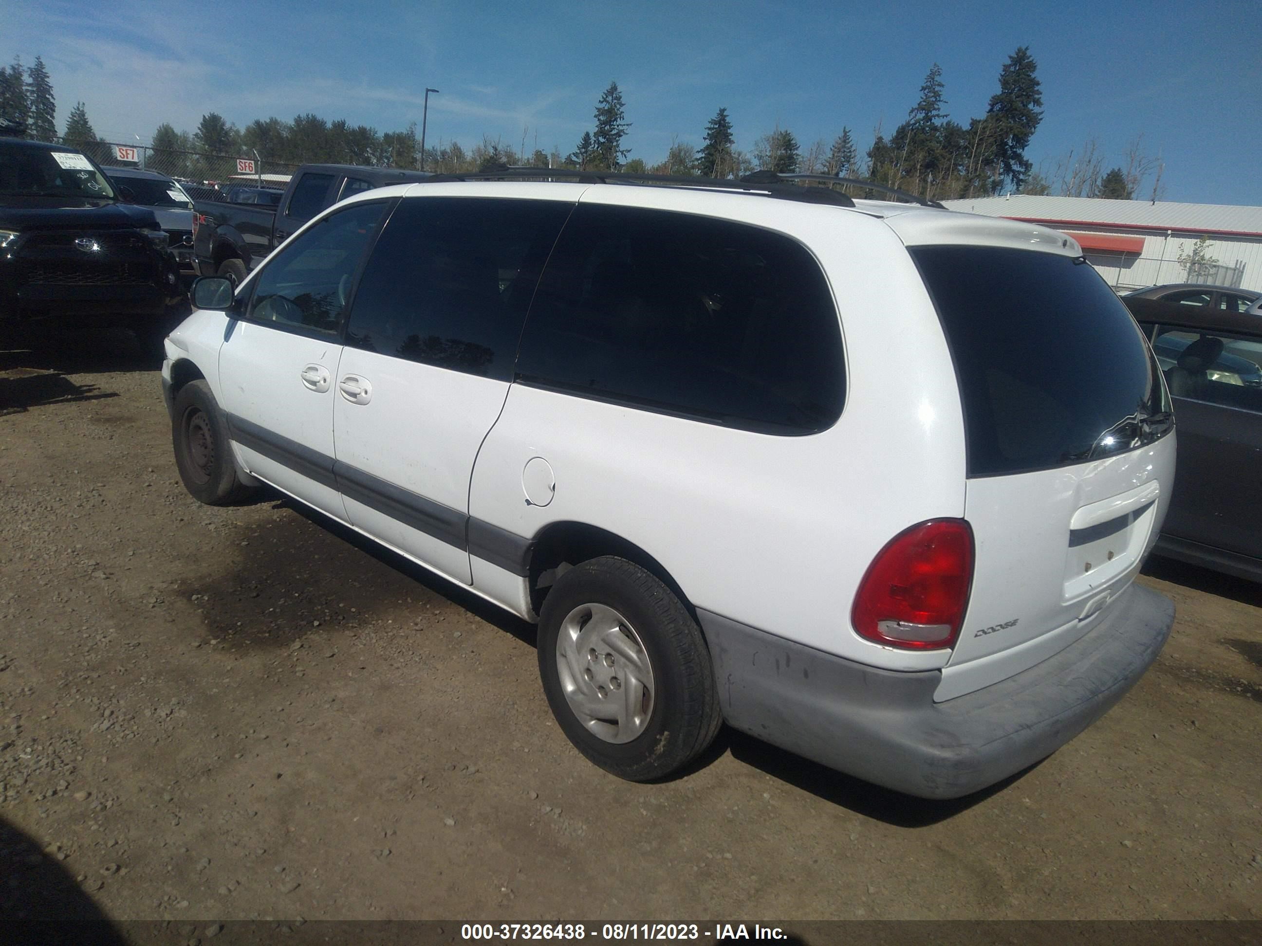 Photo 2 VIN: 2B4GP44R3XR210261 - DODGE CARAVAN 