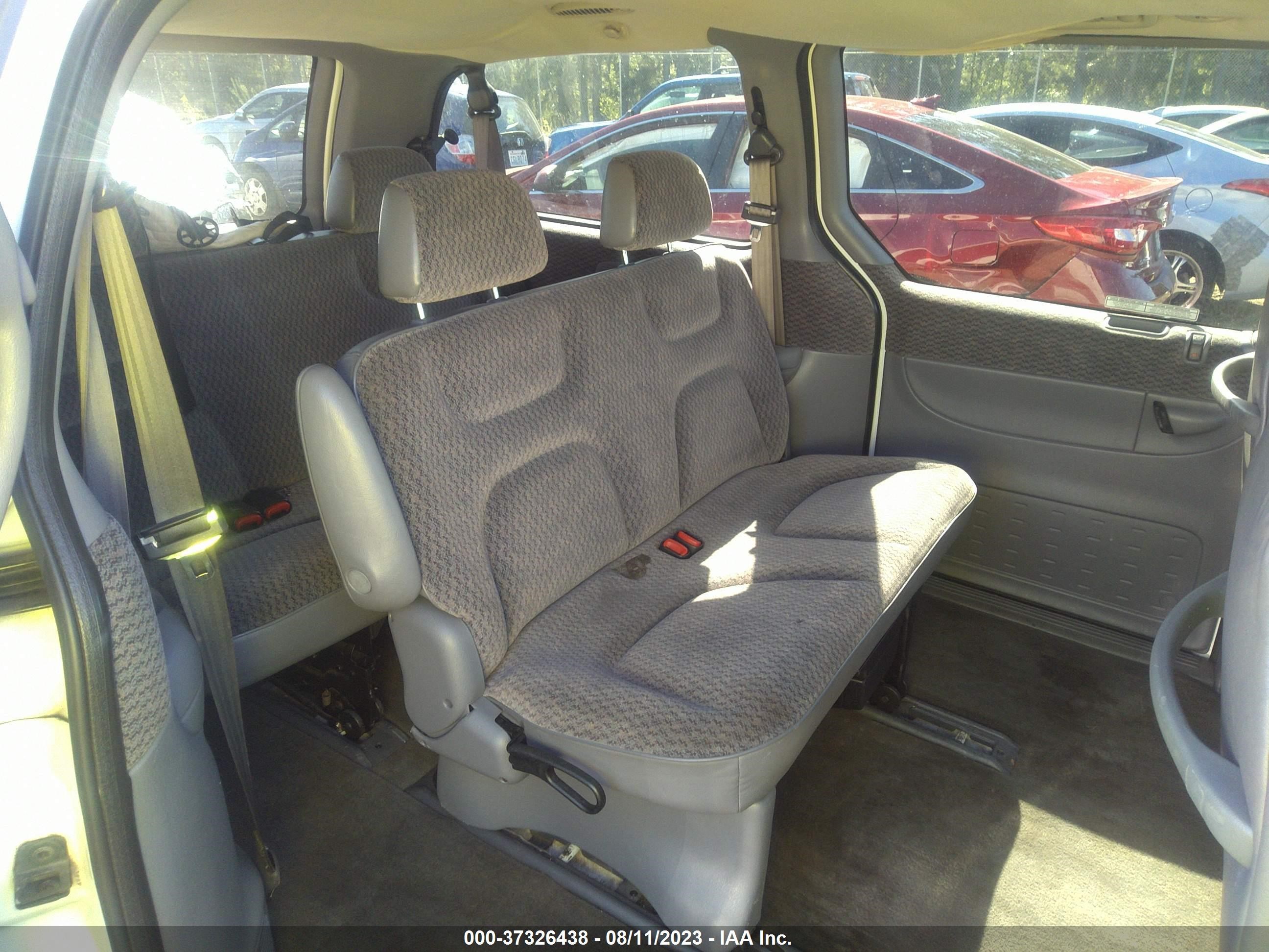 Photo 7 VIN: 2B4GP44R3XR210261 - DODGE CARAVAN 