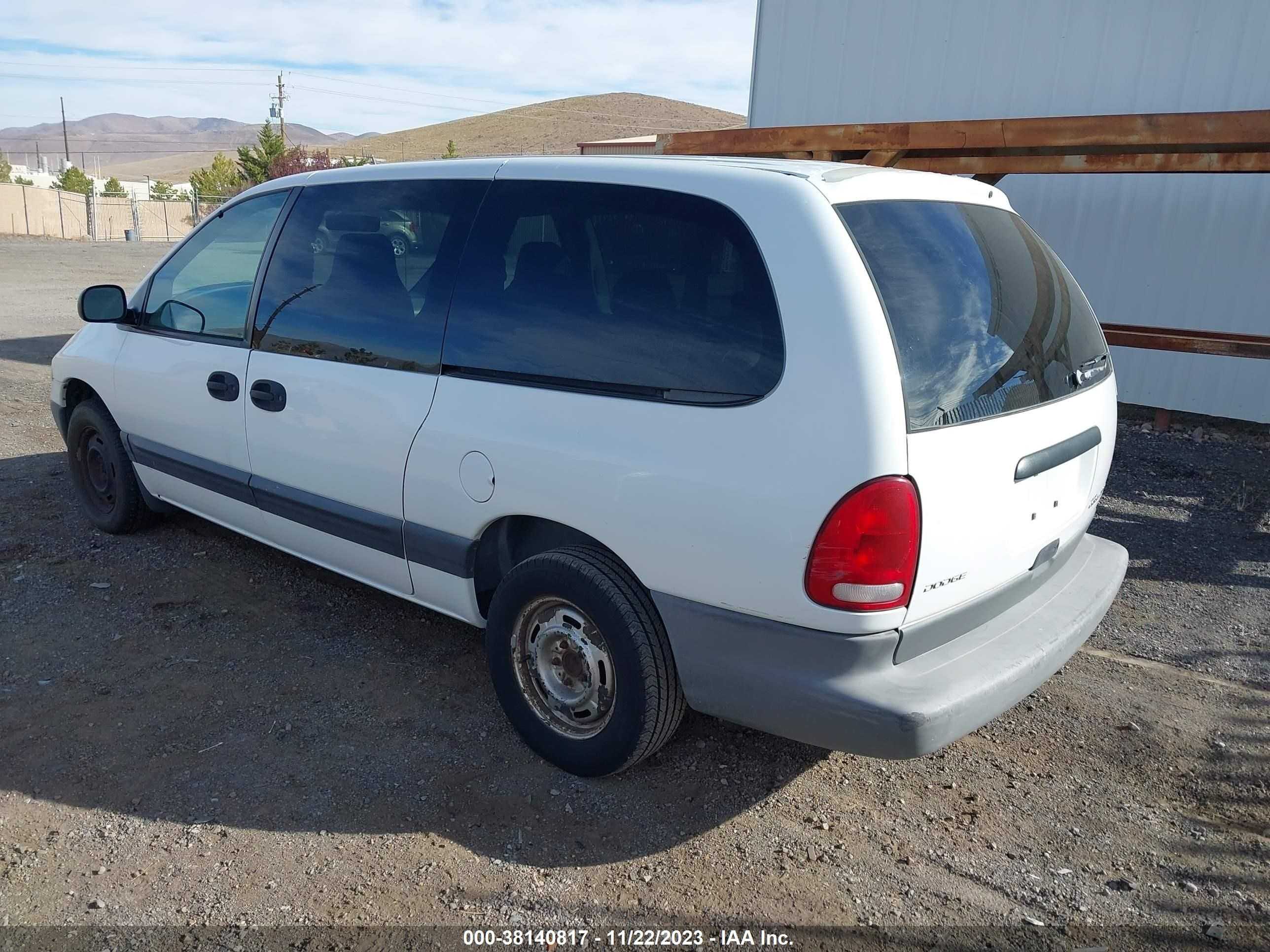 Photo 2 VIN: 2B4GP44R4VR163660 - DODGE CARAVAN 