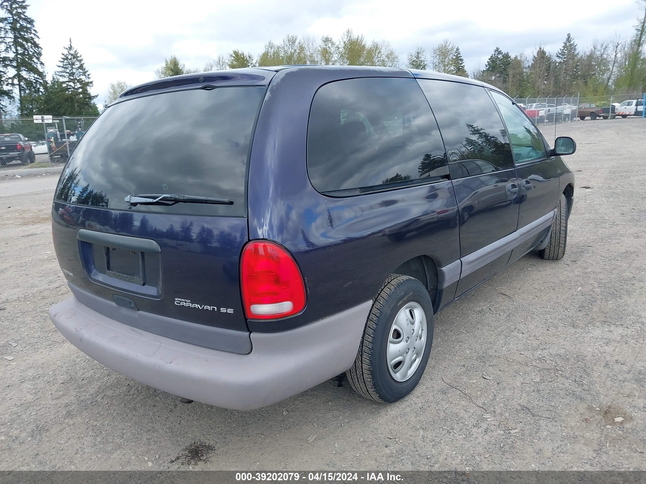 Photo 3 VIN: 2B4GP44R9WR592911 - DODGE CARAVAN 