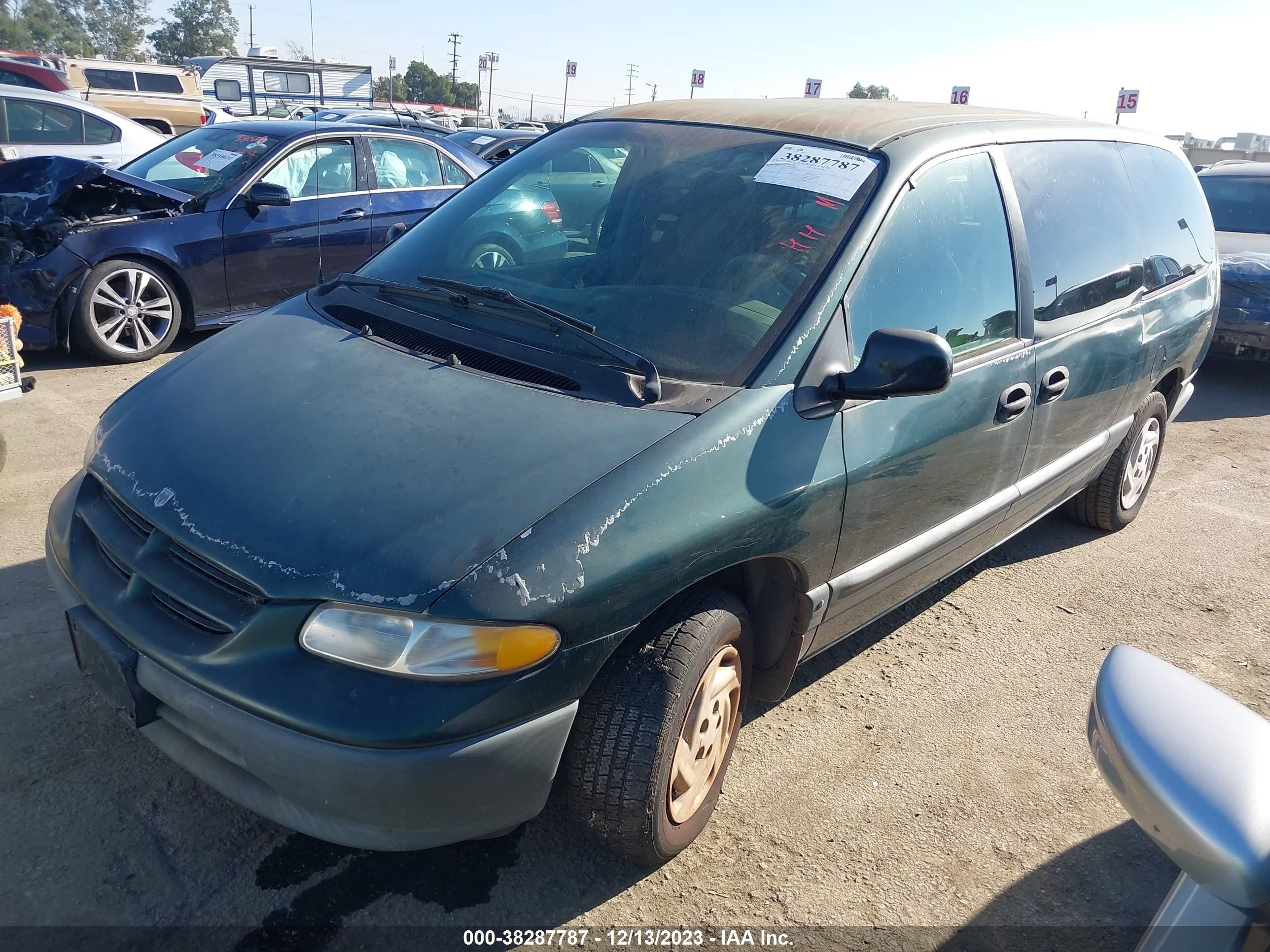 Photo 1 VIN: 2B4GP44RXWR520261 - DODGE CARAVAN 