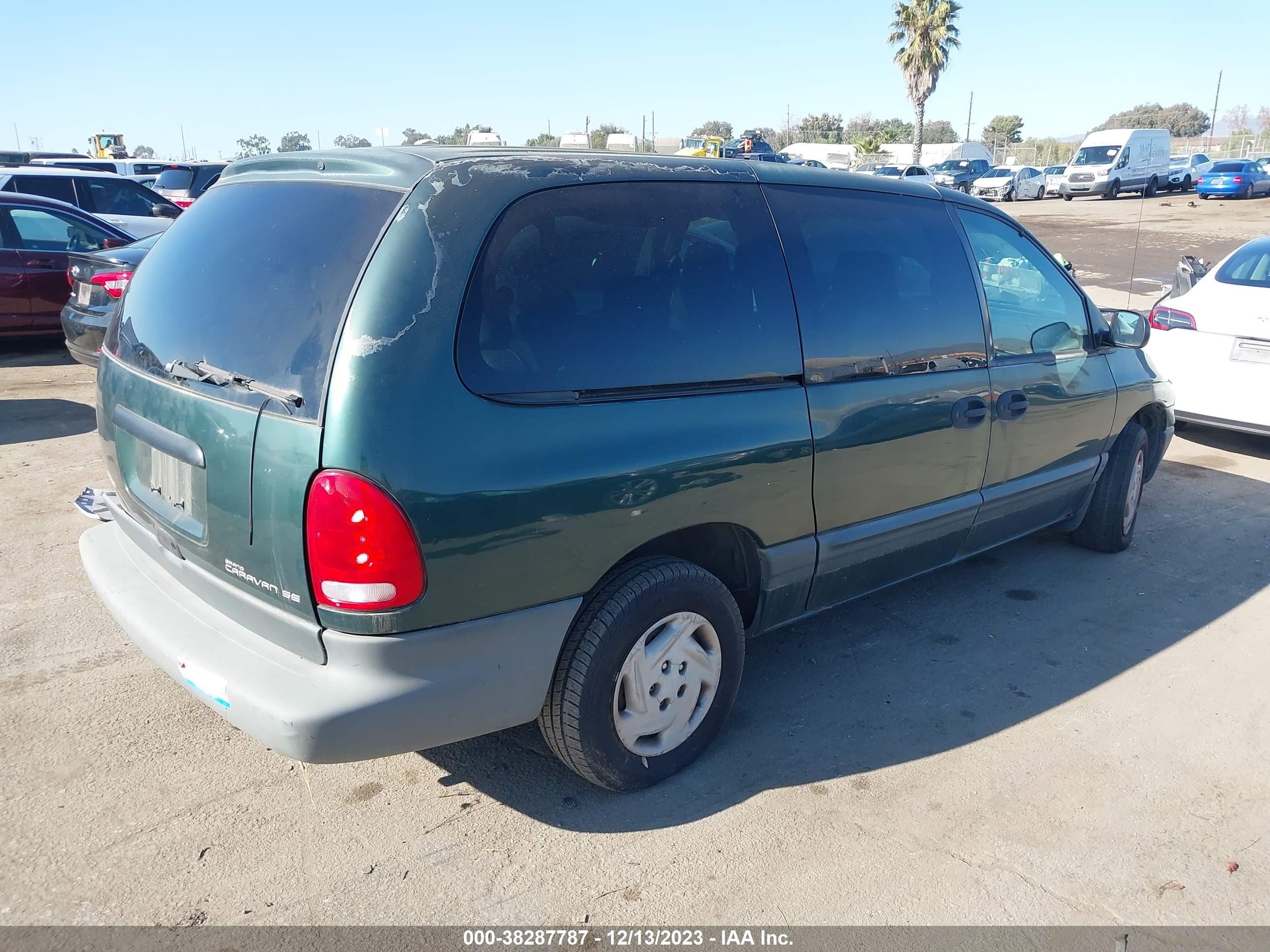 Photo 3 VIN: 2B4GP44RXWR520261 - DODGE CARAVAN 