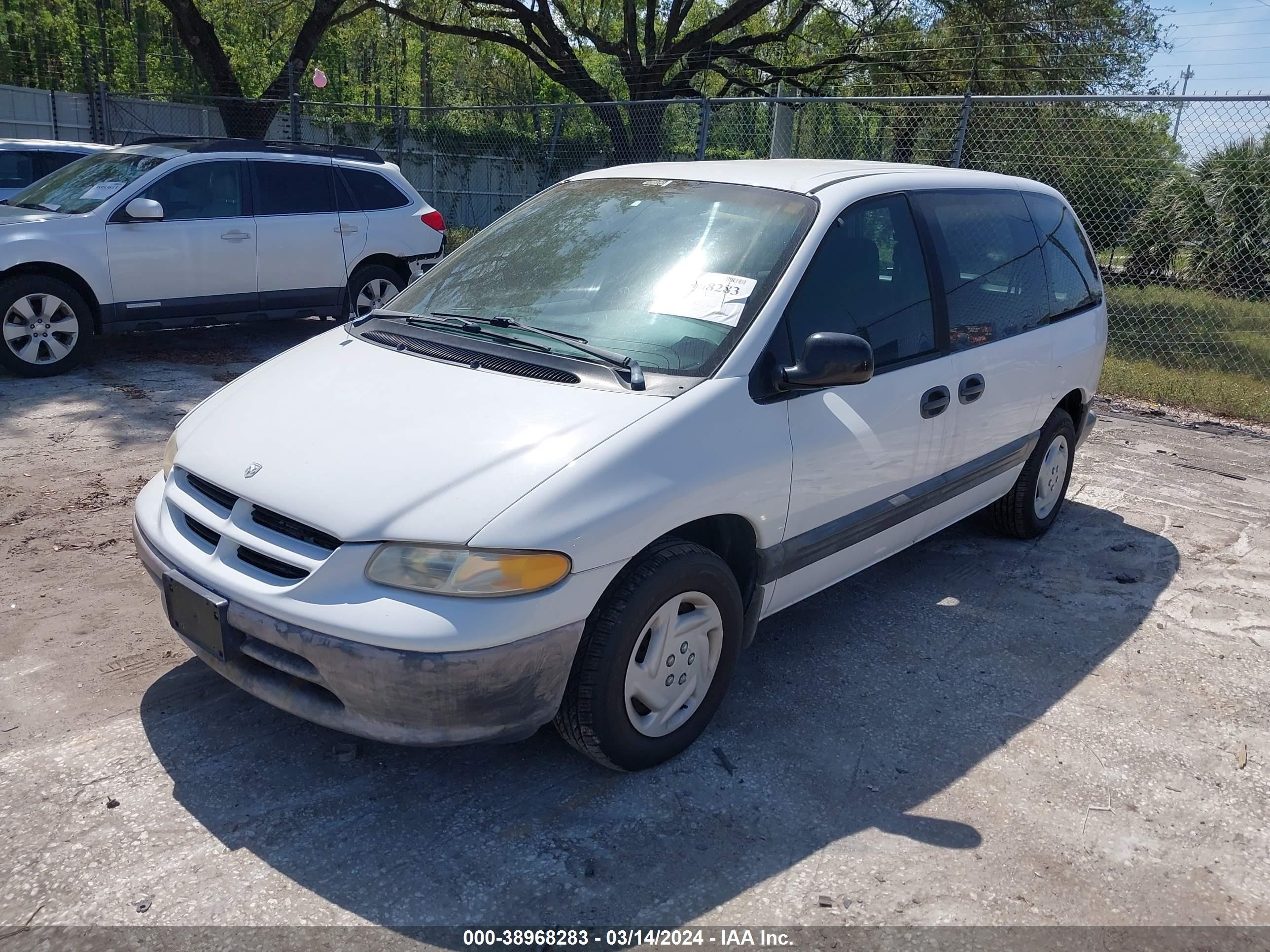 Photo 1 VIN: 2B4GP4530WR776614 - DODGE CARAVAN 