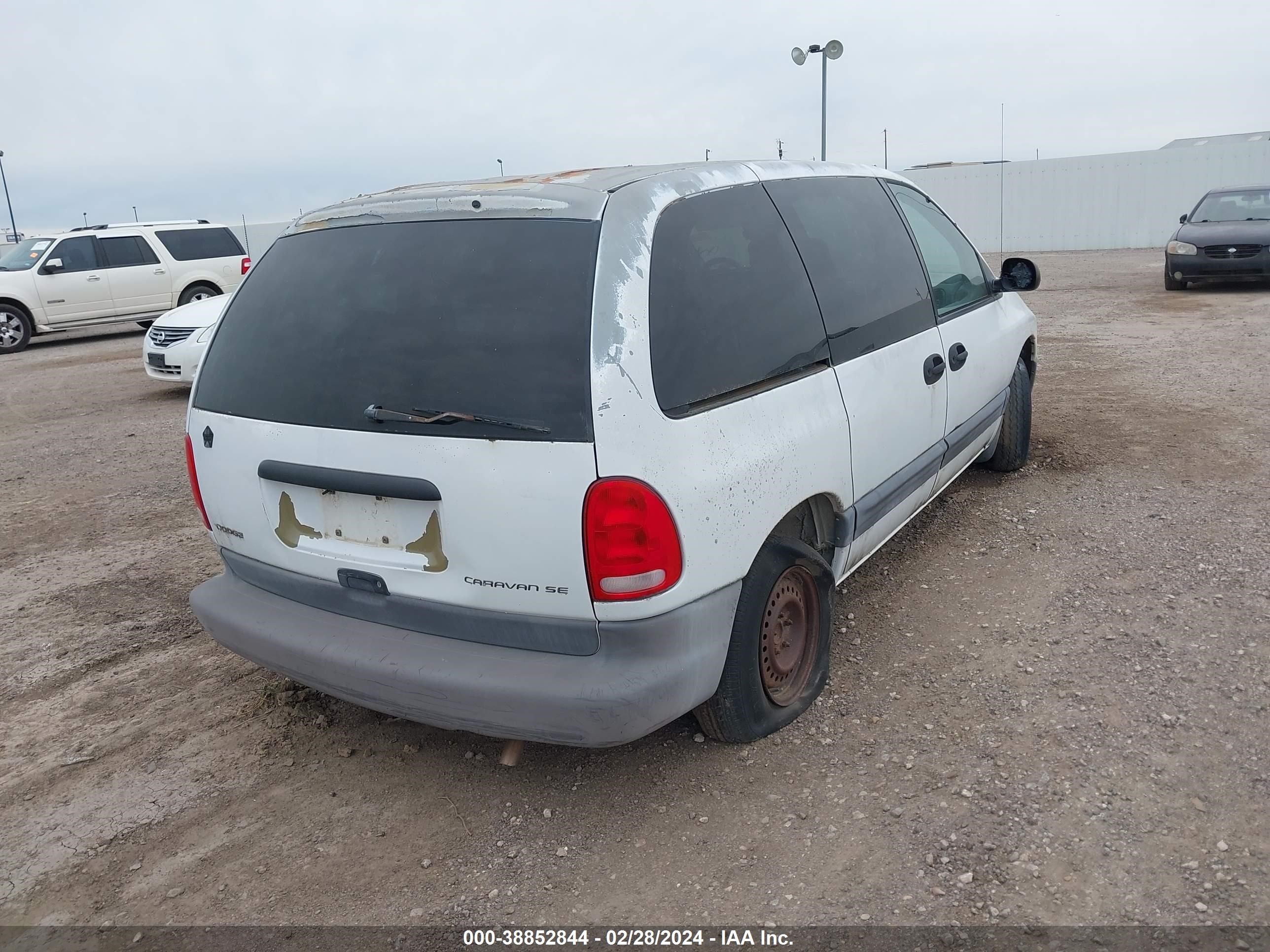 Photo 3 VIN: 2B4GP4533VR374200 - DODGE CARAVAN 