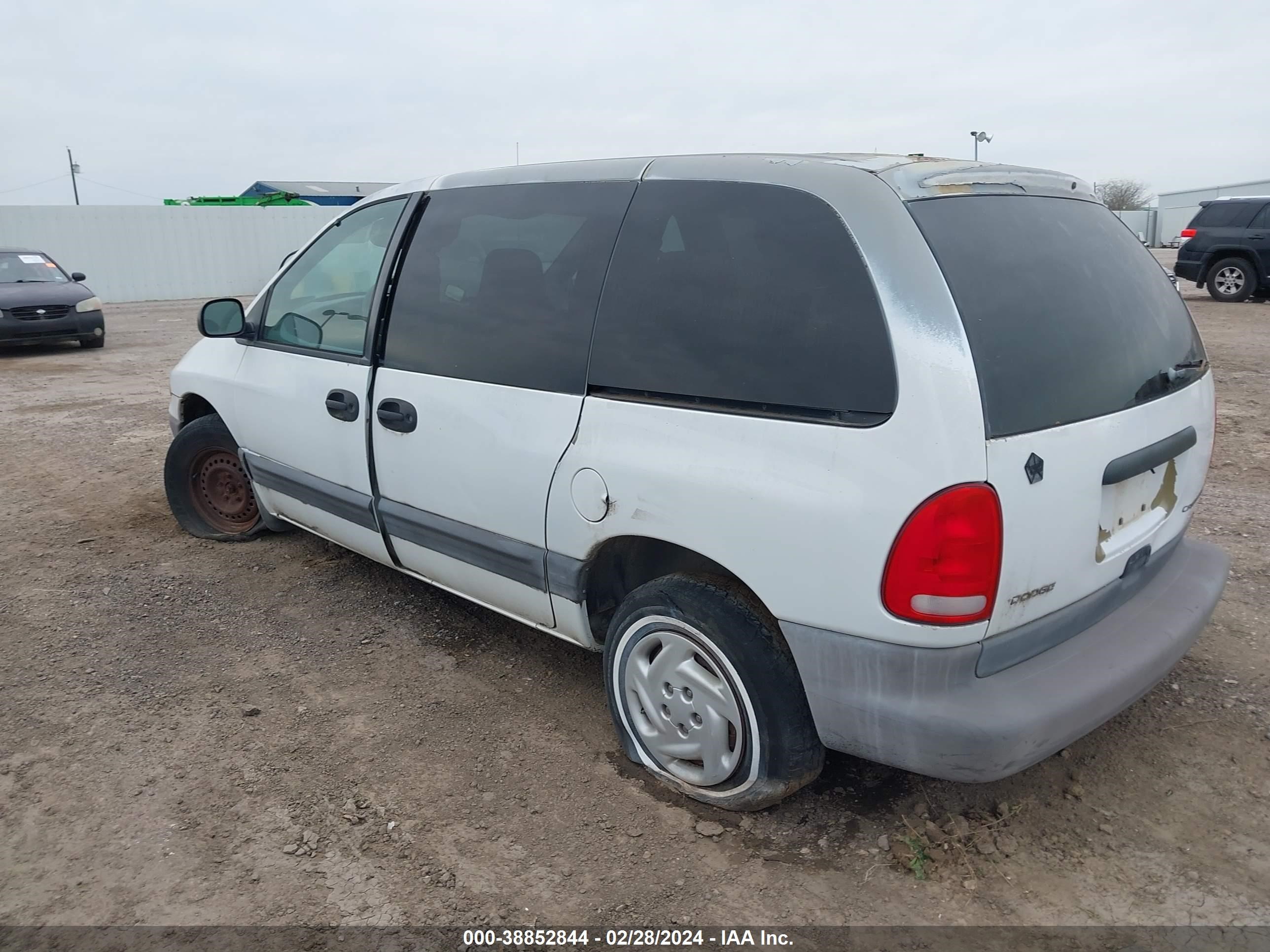 Photo 5 VIN: 2B4GP4533VR374200 - DODGE CARAVAN 