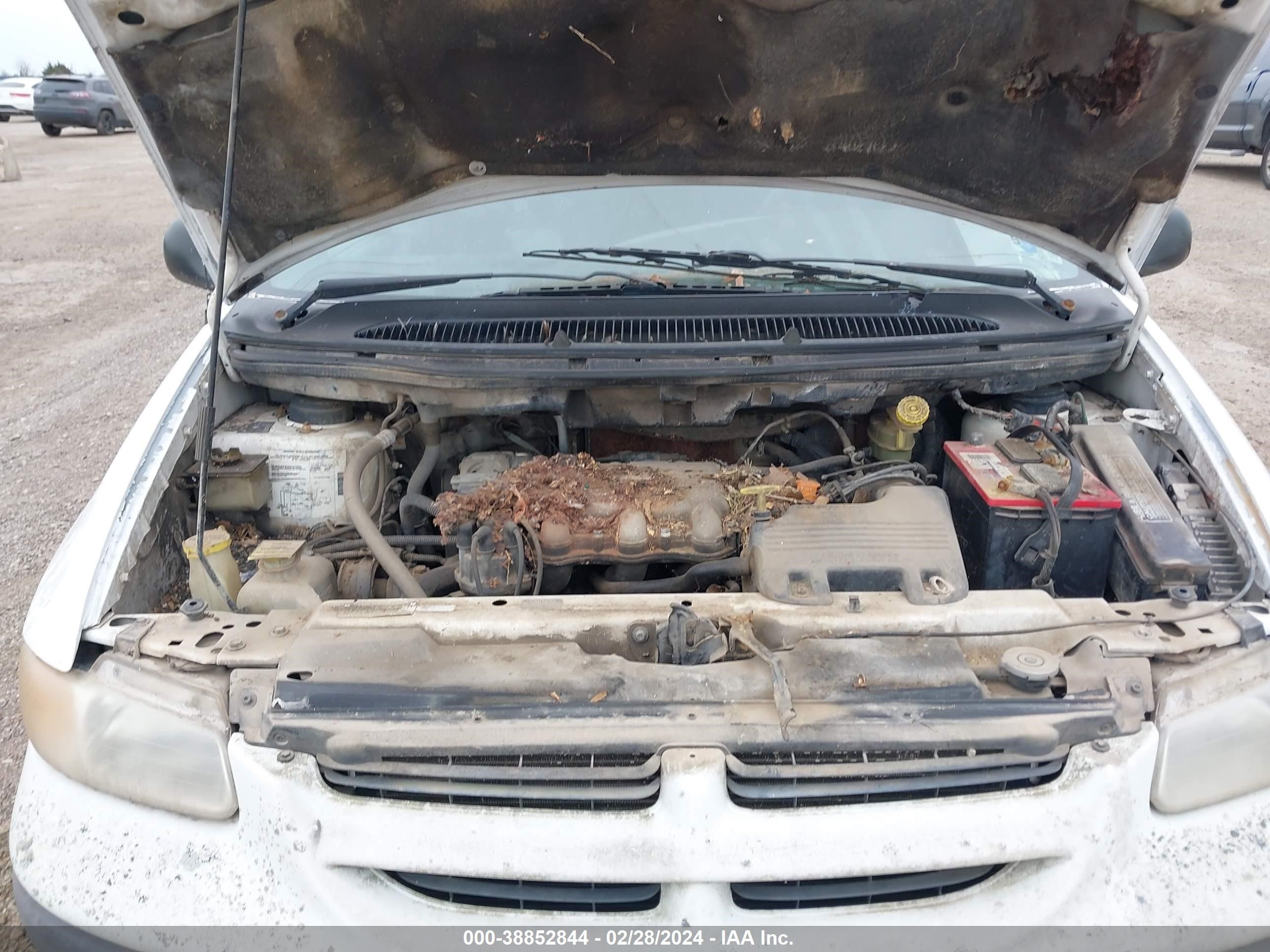 Photo 9 VIN: 2B4GP4533VR374200 - DODGE CARAVAN 