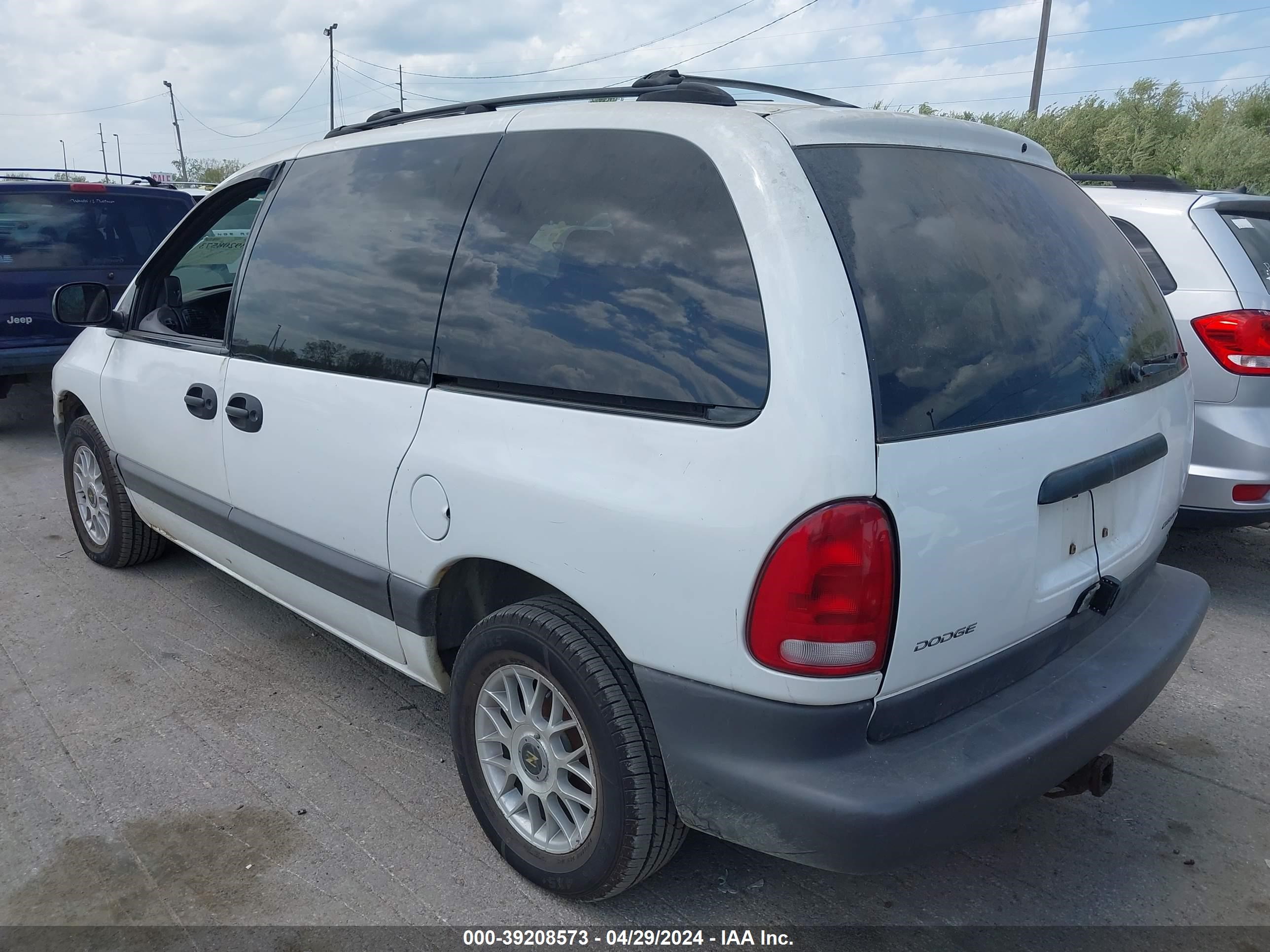 Photo 2 VIN: 2B4GP45B5TR504305 - DODGE CARAVAN 