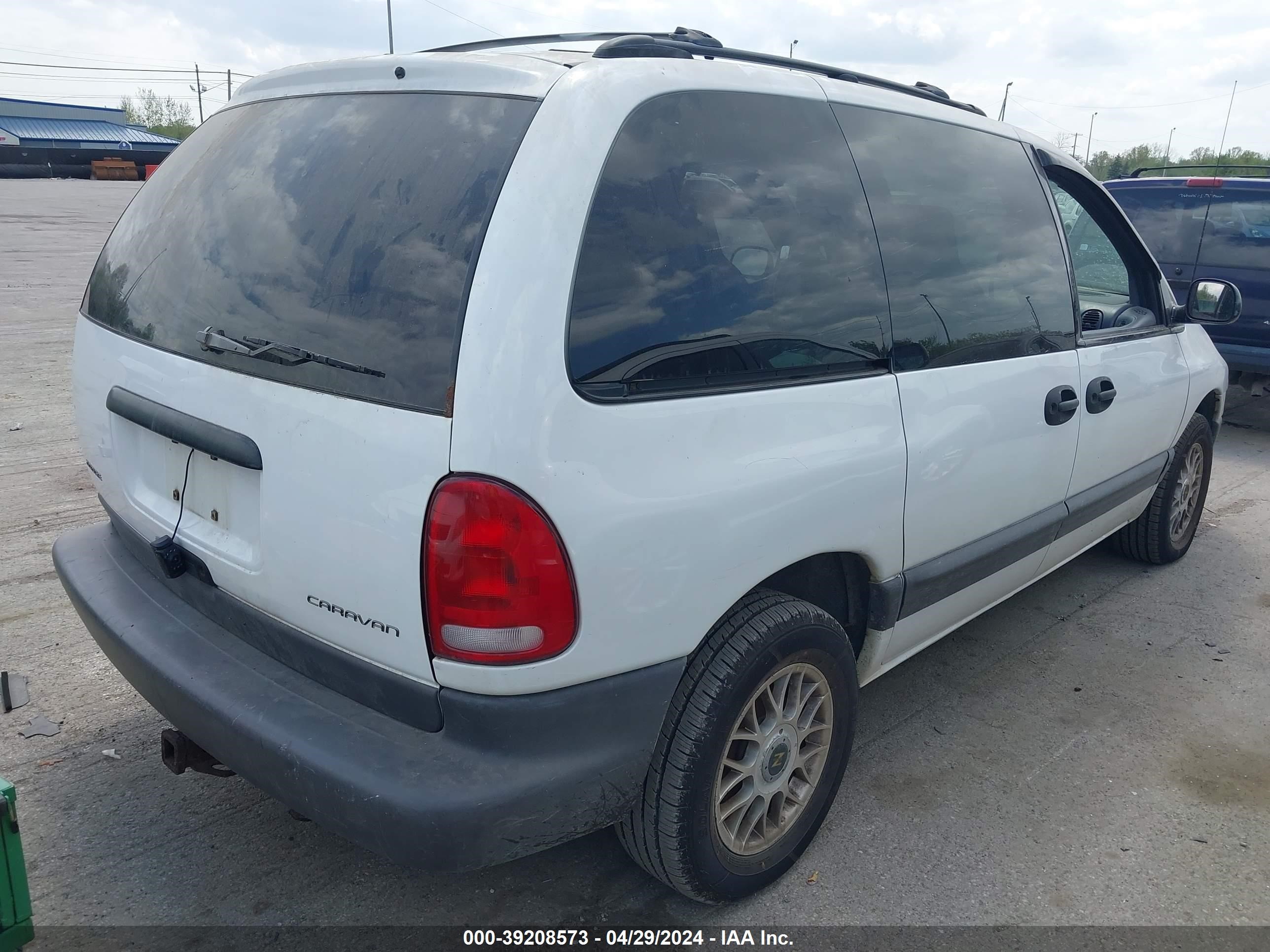 Photo 3 VIN: 2B4GP45B5TR504305 - DODGE CARAVAN 