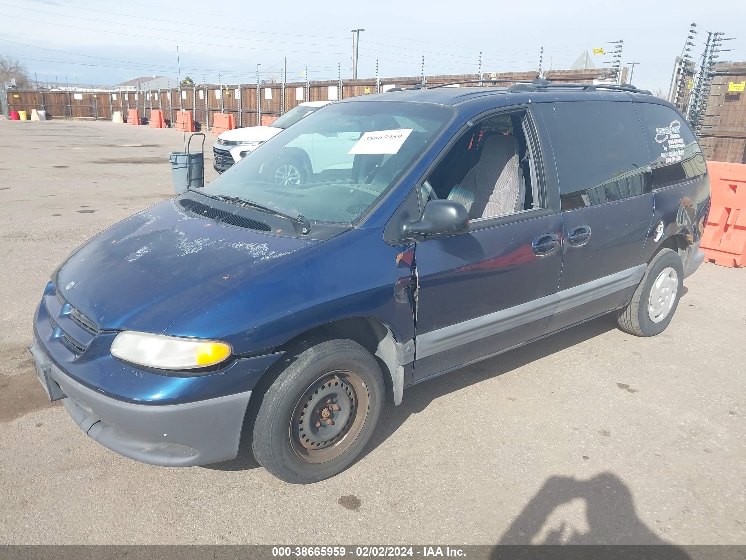 Photo 1 VIN: 2B4GP45G0YR688488 - DODGE CARAVAN 