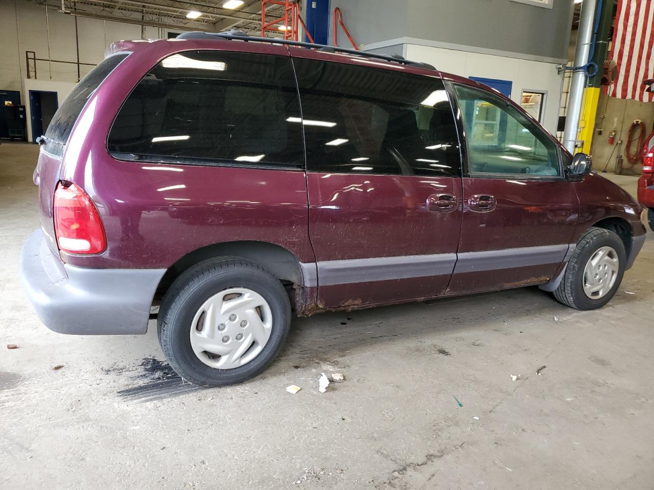 Photo 2 VIN: 2B4GP45G6YR564578 - DODGE CARAVAN 