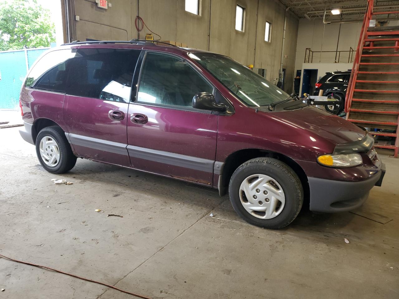 Photo 3 VIN: 2B4GP45G6YR564578 - DODGE CARAVAN 