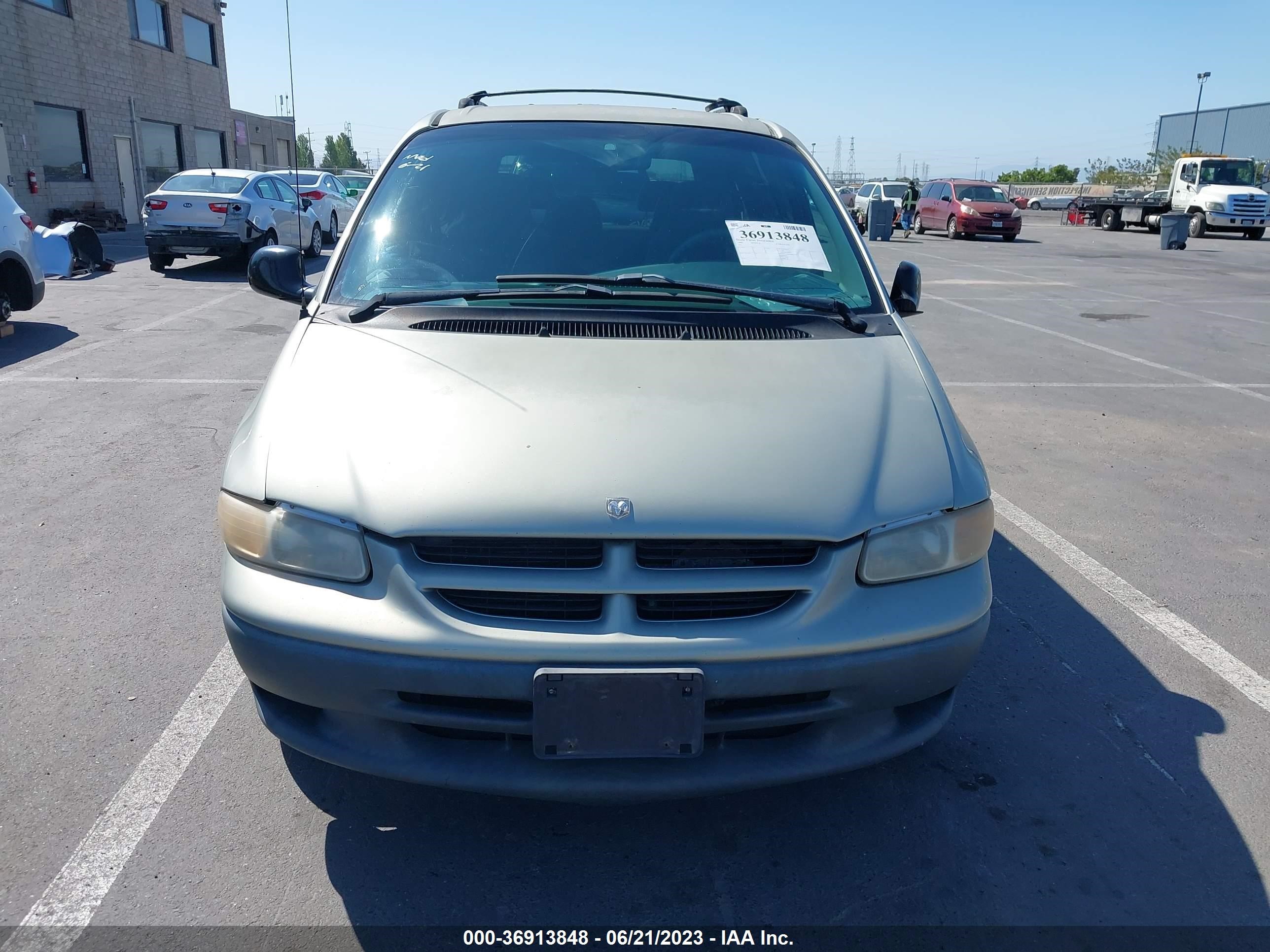 Photo 11 VIN: 2B4GP45R0XR195006 - DODGE CARAVAN 