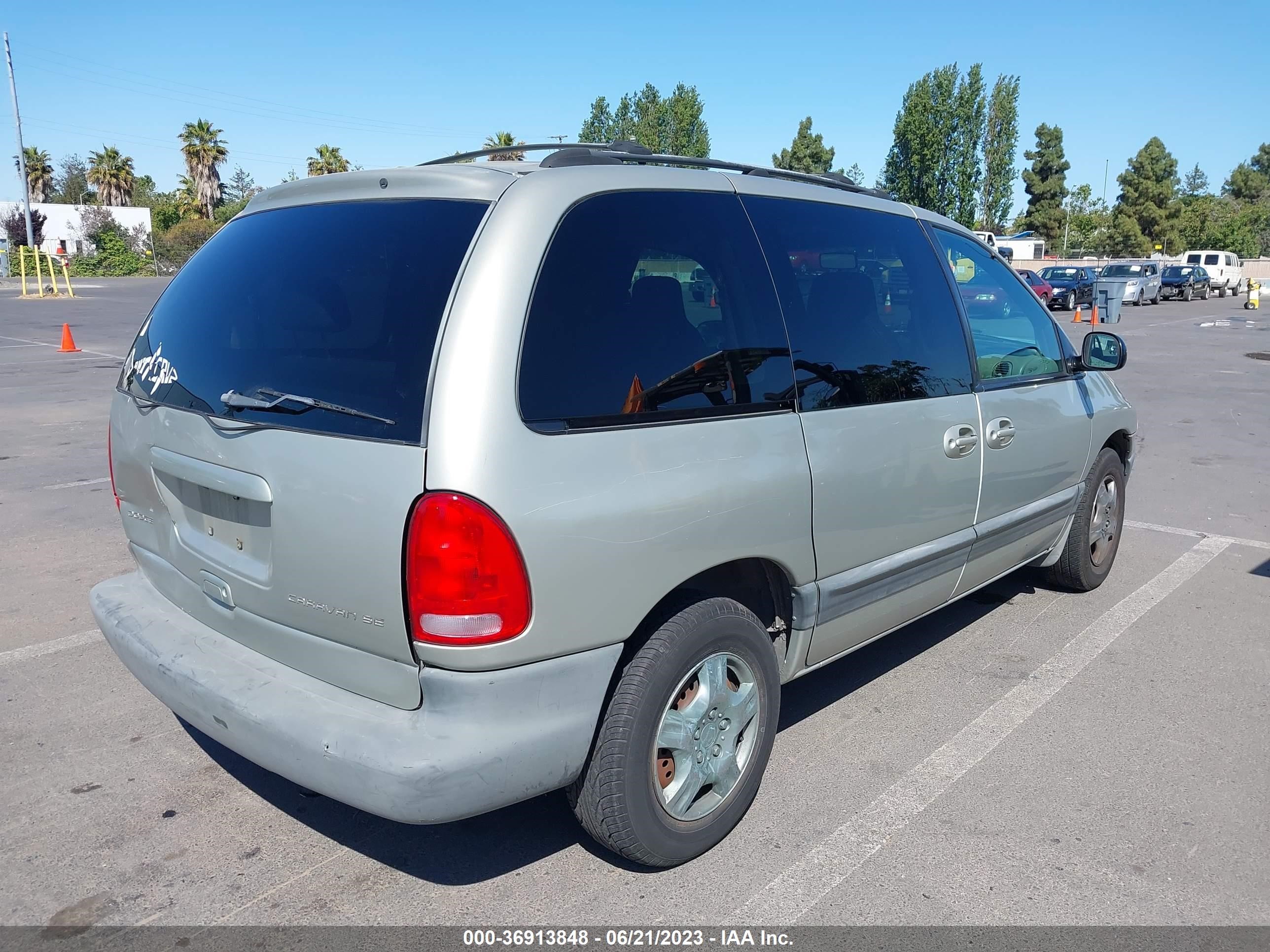 Photo 3 VIN: 2B4GP45R0XR195006 - DODGE CARAVAN 