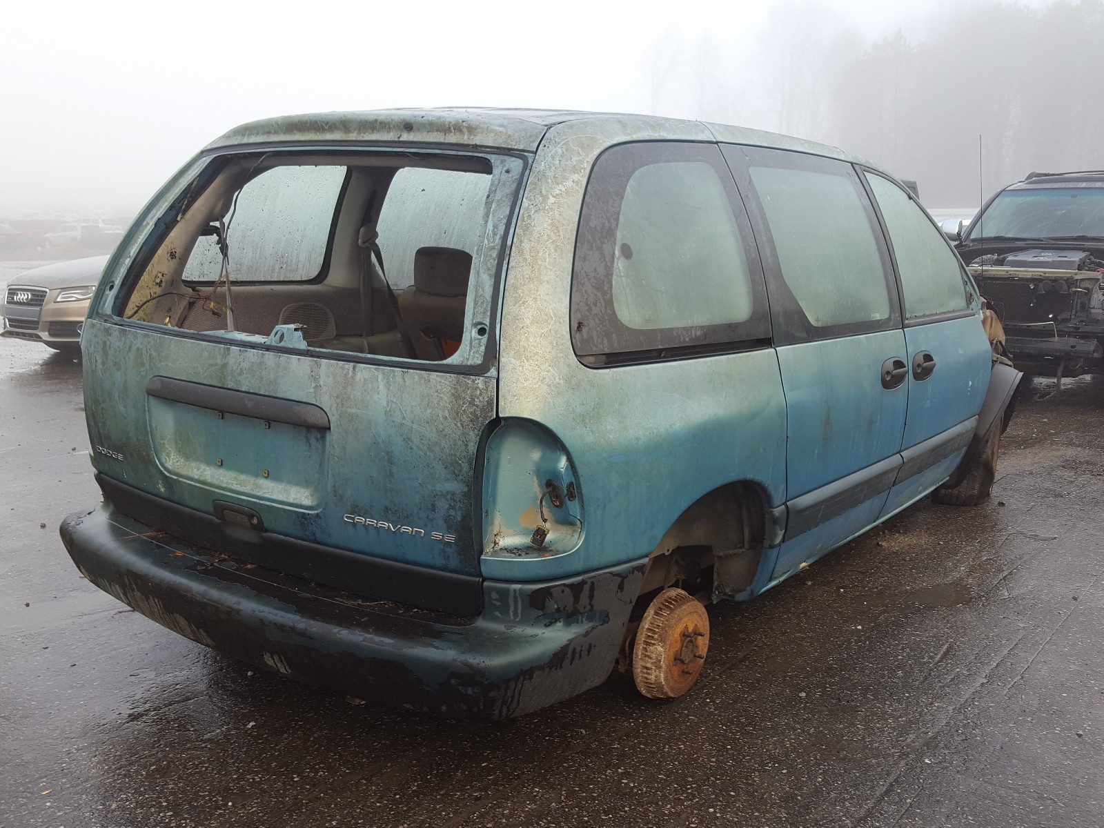 Photo 3 VIN: 2B4GP45R3VR137081 - DODGE CARAVAN SE 