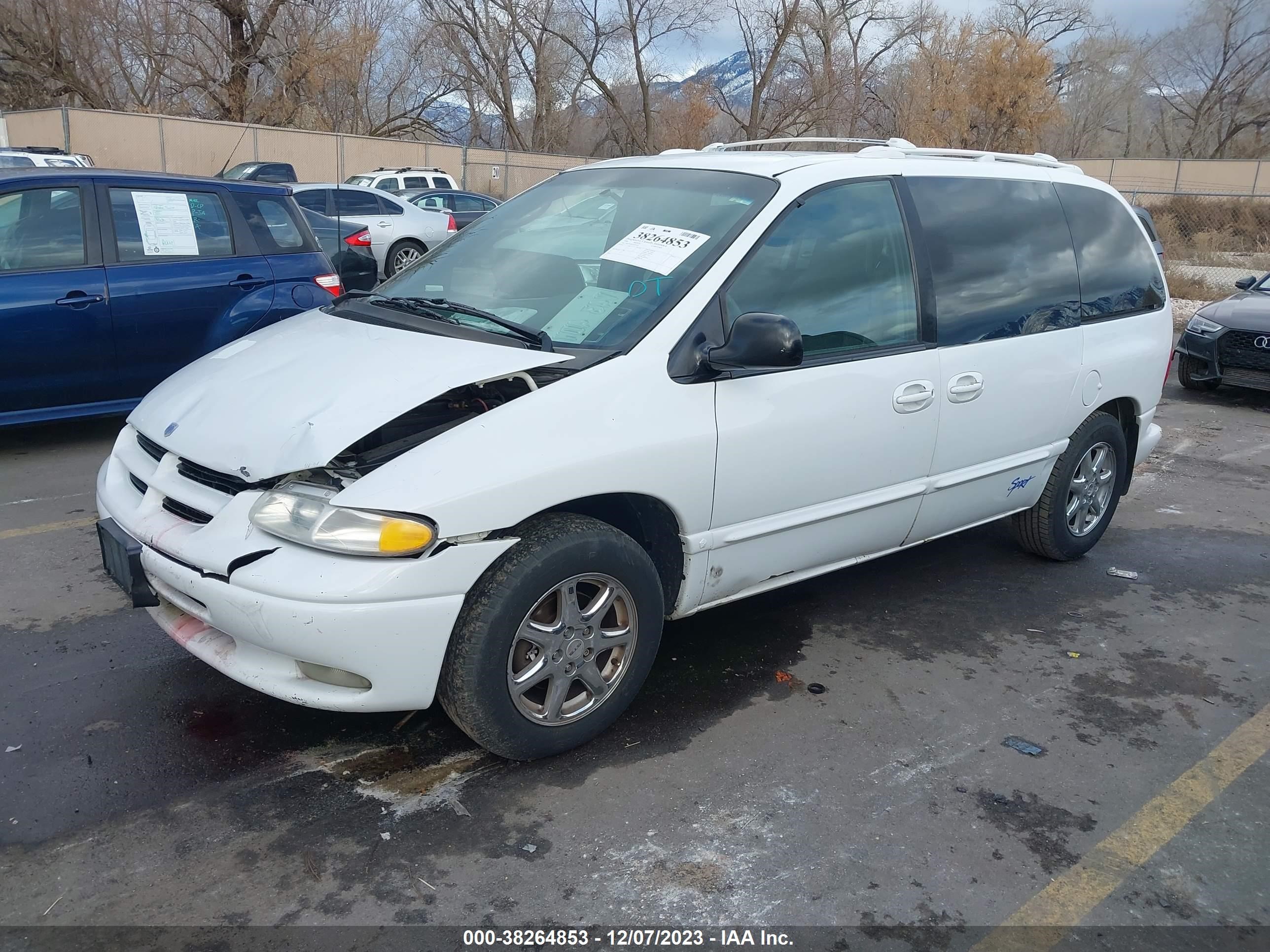 Photo 1 VIN: 2B4GP45R5TR502793 - DODGE CARAVAN 