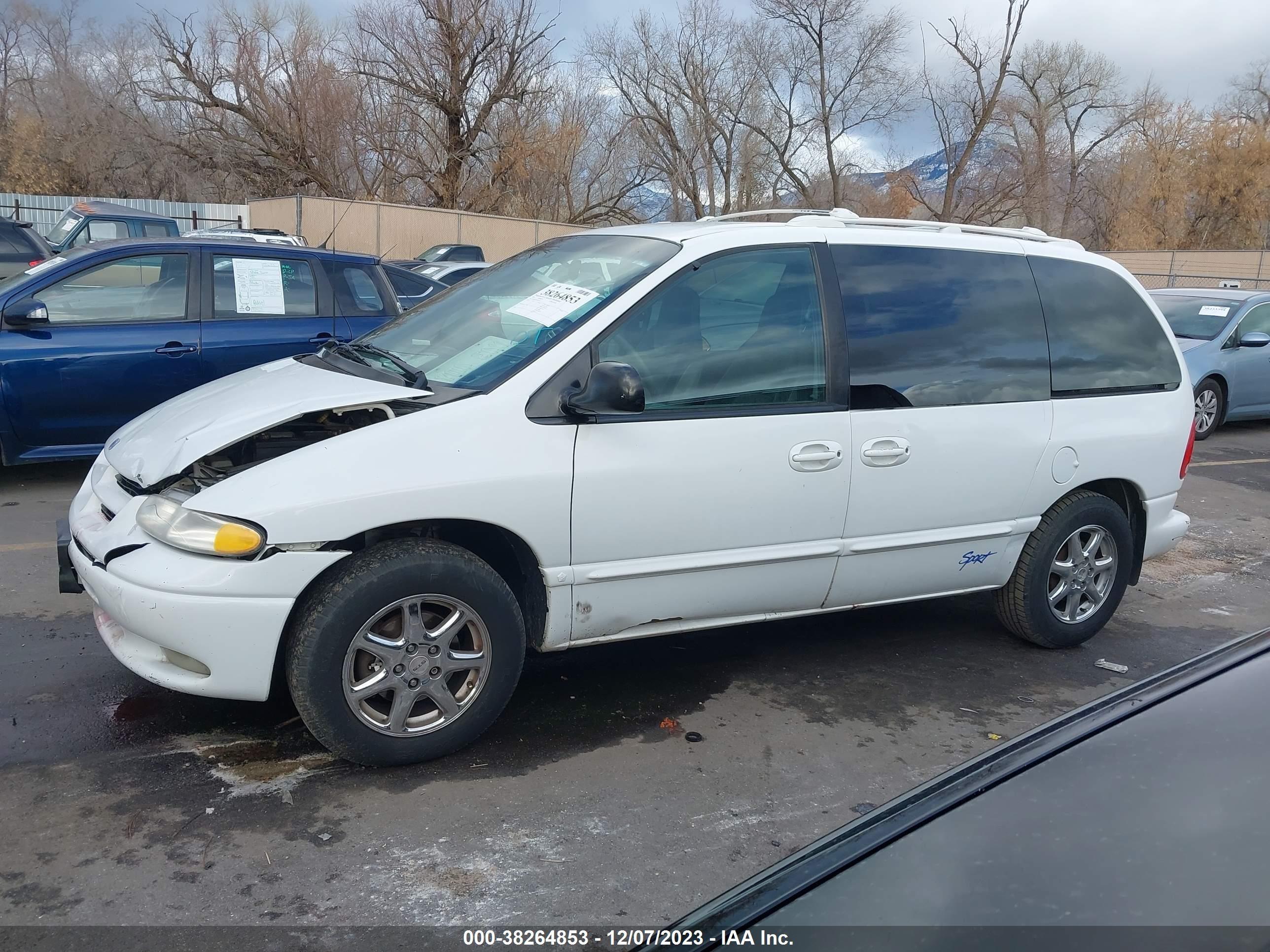 Photo 13 VIN: 2B4GP45R5TR502793 - DODGE CARAVAN 