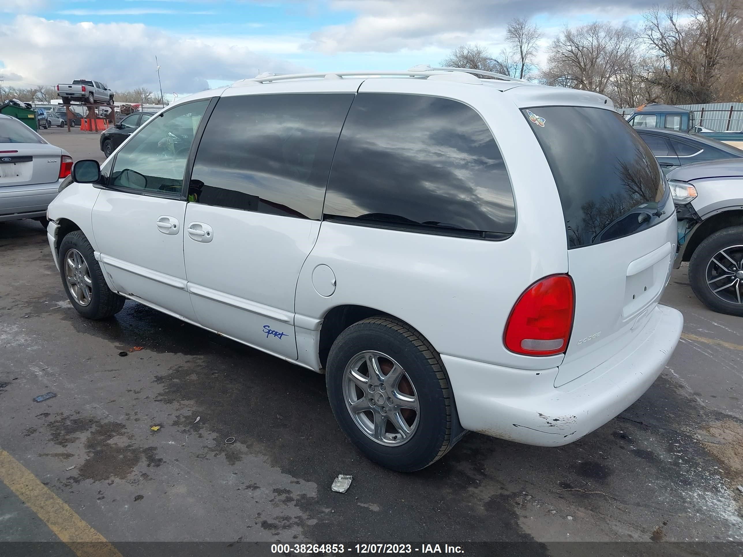 Photo 2 VIN: 2B4GP45R5TR502793 - DODGE CARAVAN 