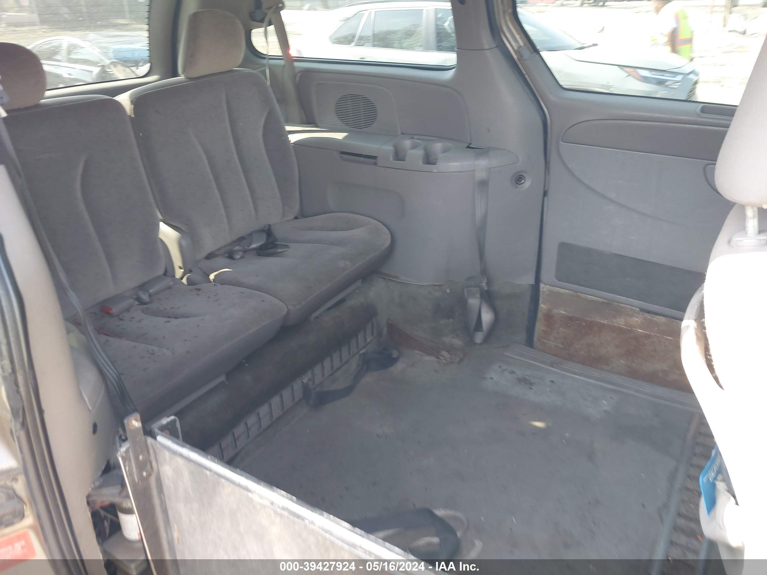 Photo 7 VIN: 2B4GP54L82R581121 - DODGE CARAVAN 