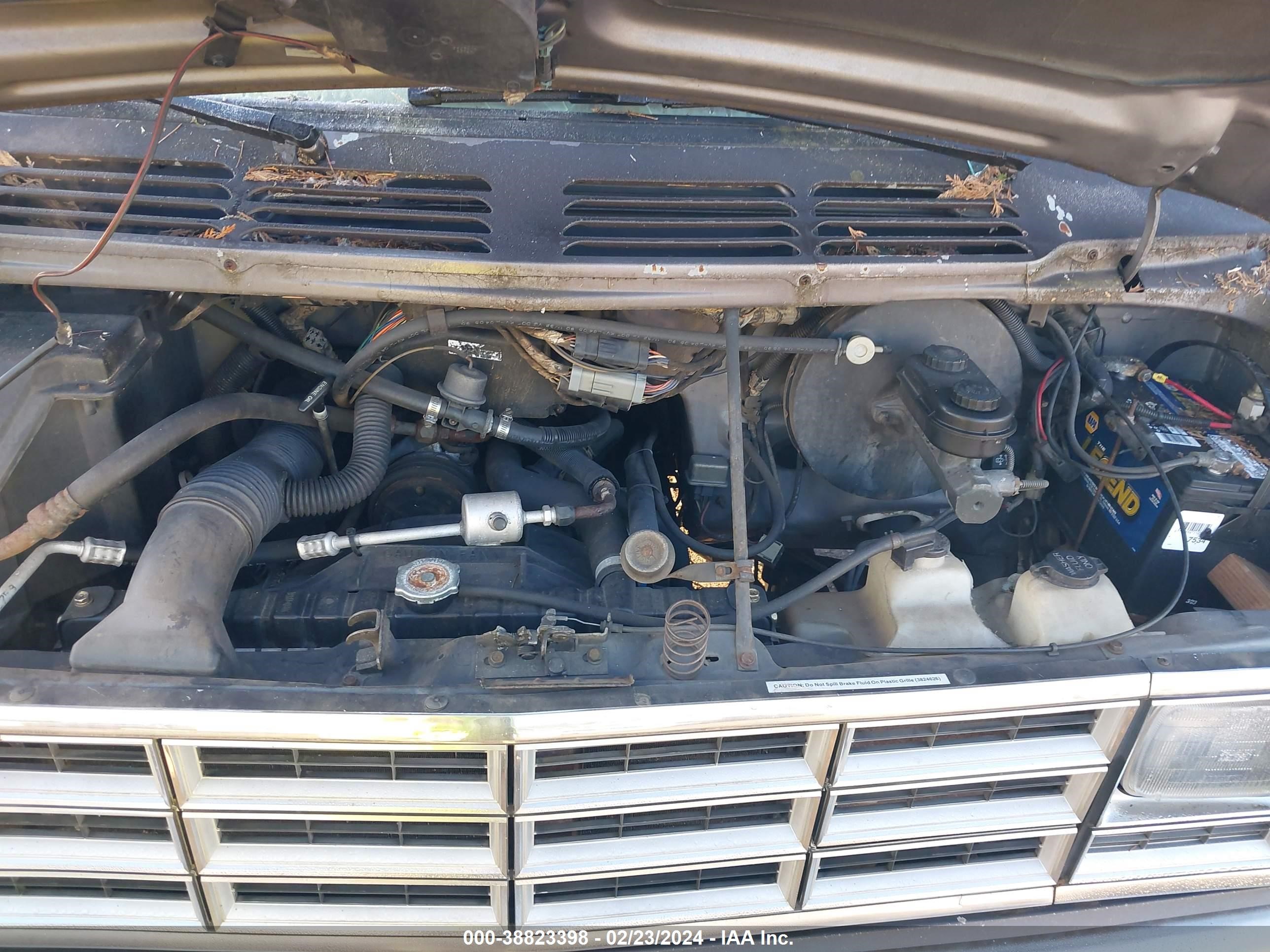 Photo 9 VIN: 2B4HB15Y6LK767997 - DODGE RAM VAN 