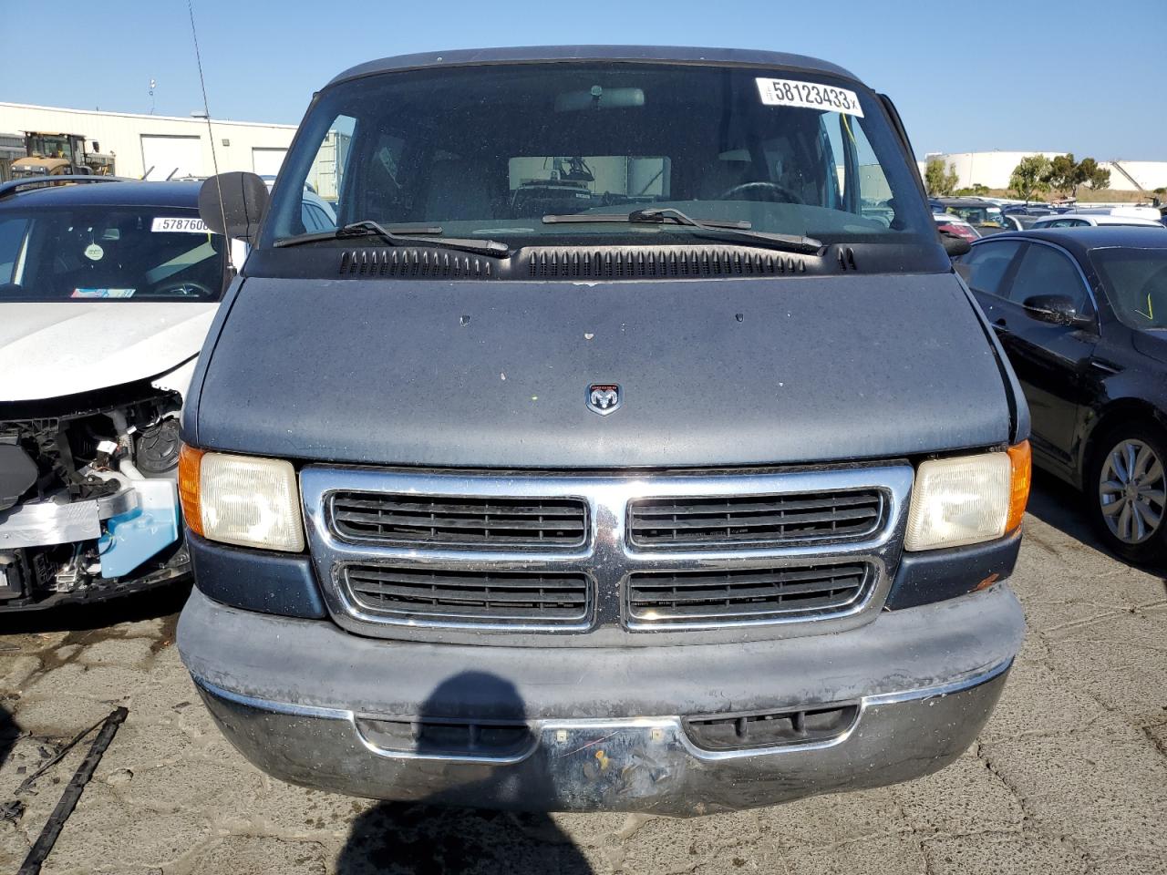 Photo 1 VIN: 2B5WB25Z5YK119446 - DODGE RAM VAN 