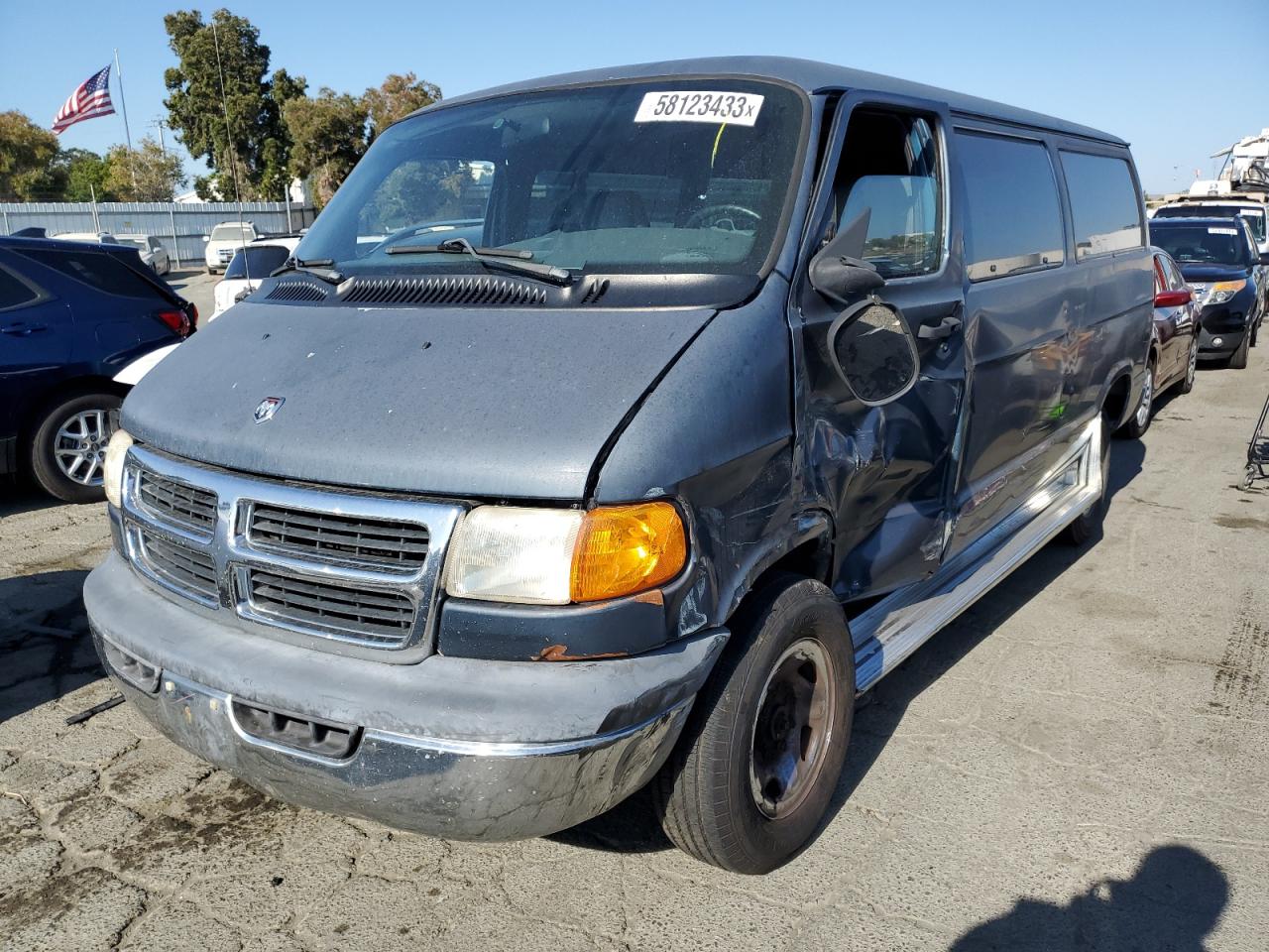 Photo 2 VIN: 2B5WB25Z5YK119446 - DODGE RAM VAN 