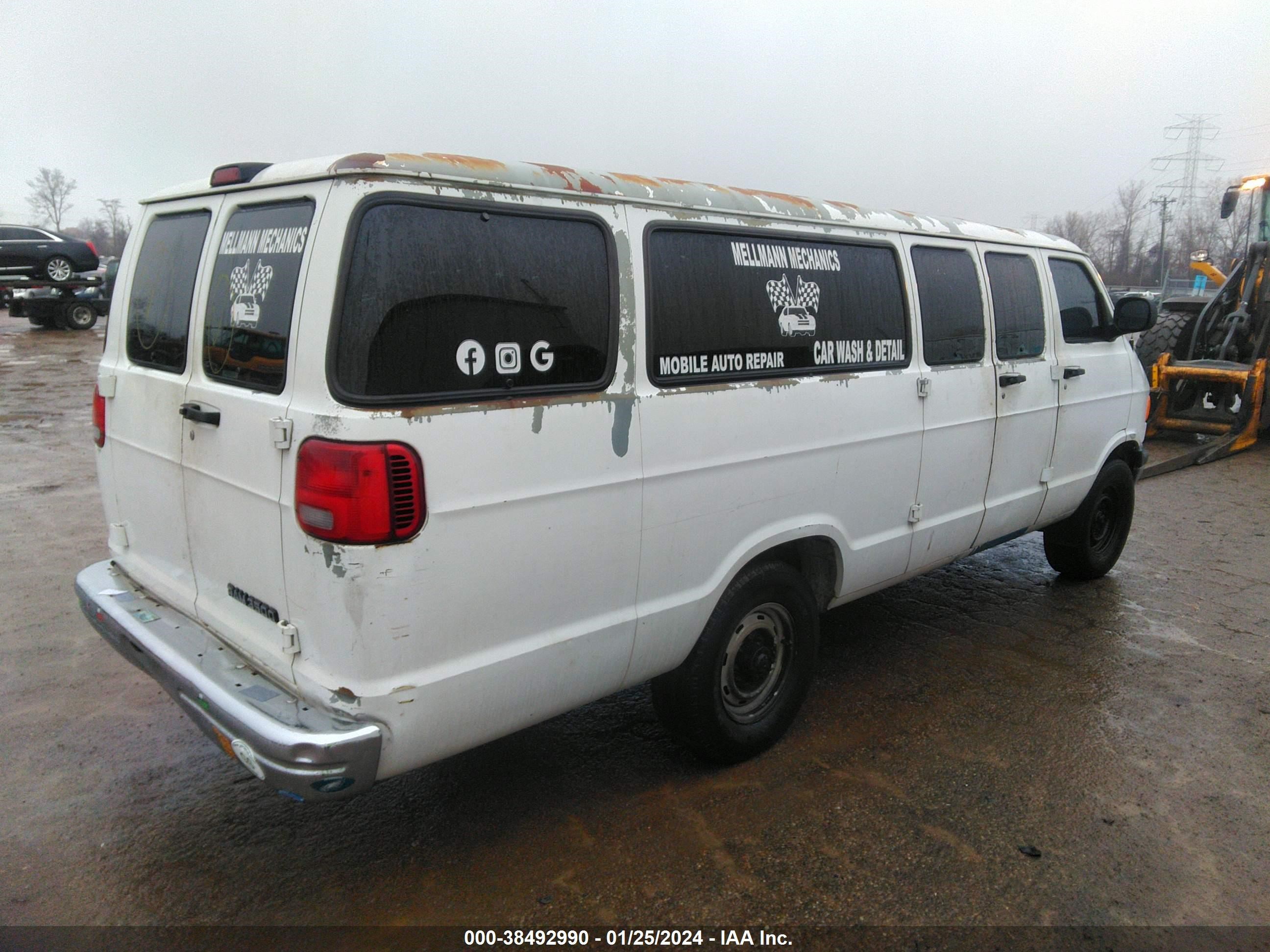 Photo 3 VIN: 2B5WB35Y41K555773 - DODGE RAM VAN 