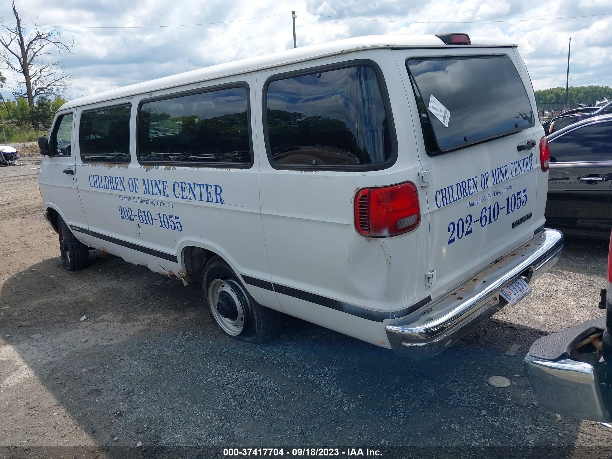 Photo 2 VIN: 2B5WB35Y6YK160858 - DODGE RAM VAN 