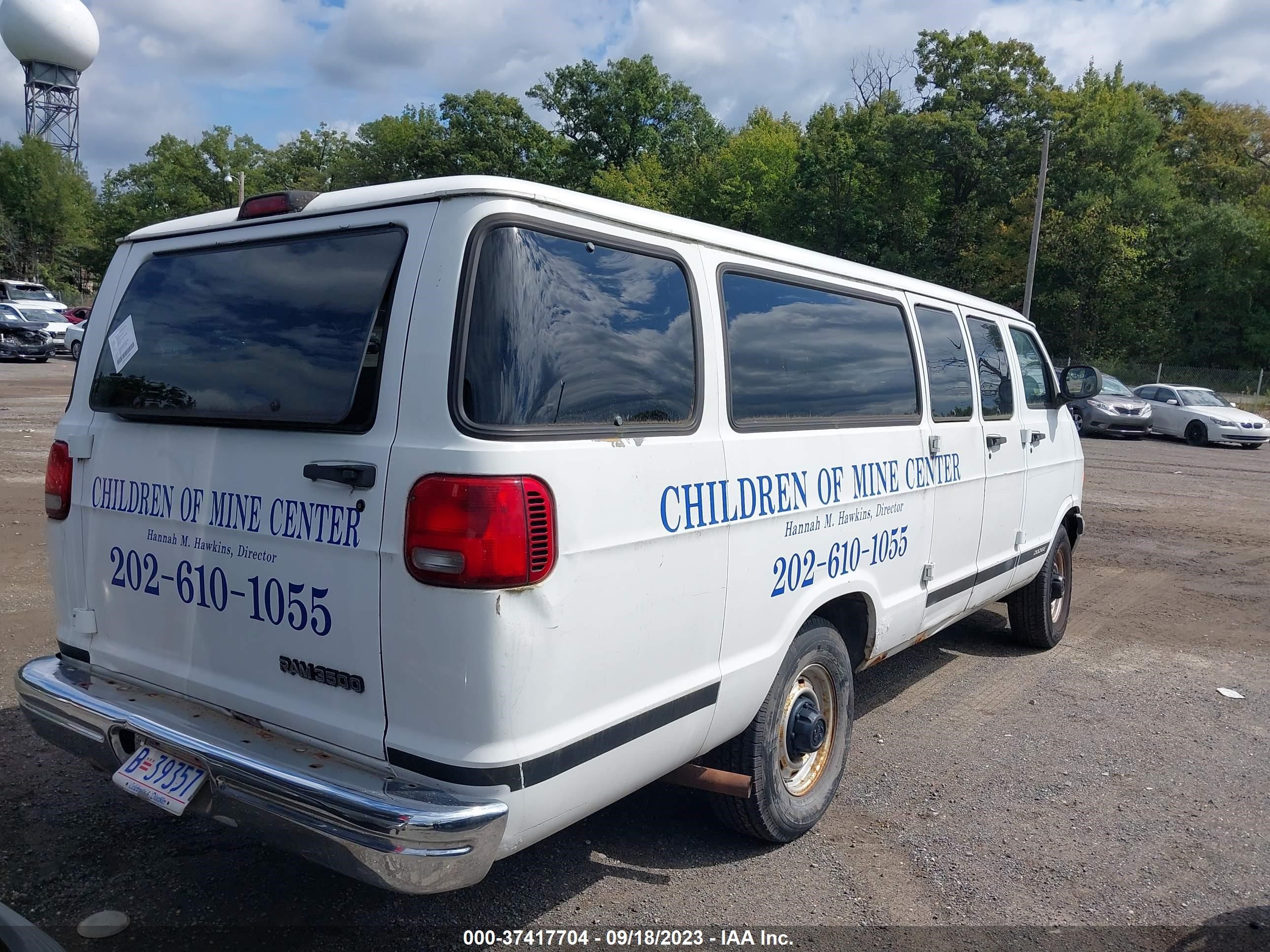 Photo 3 VIN: 2B5WB35Y6YK160858 - DODGE RAM VAN 