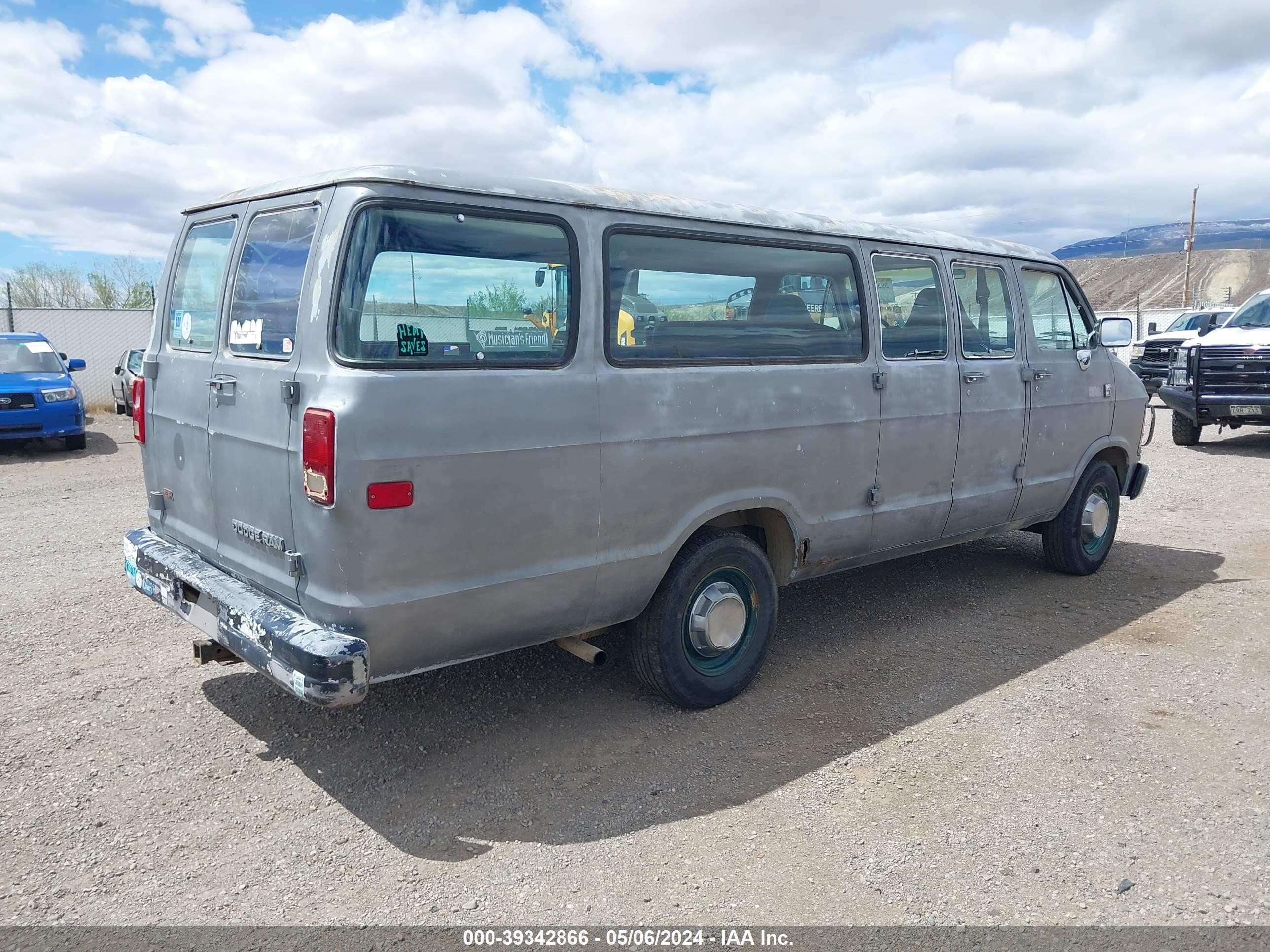 Photo 3 VIN: 2B5WB35Z2LK709683 - DODGE RAM VAN 