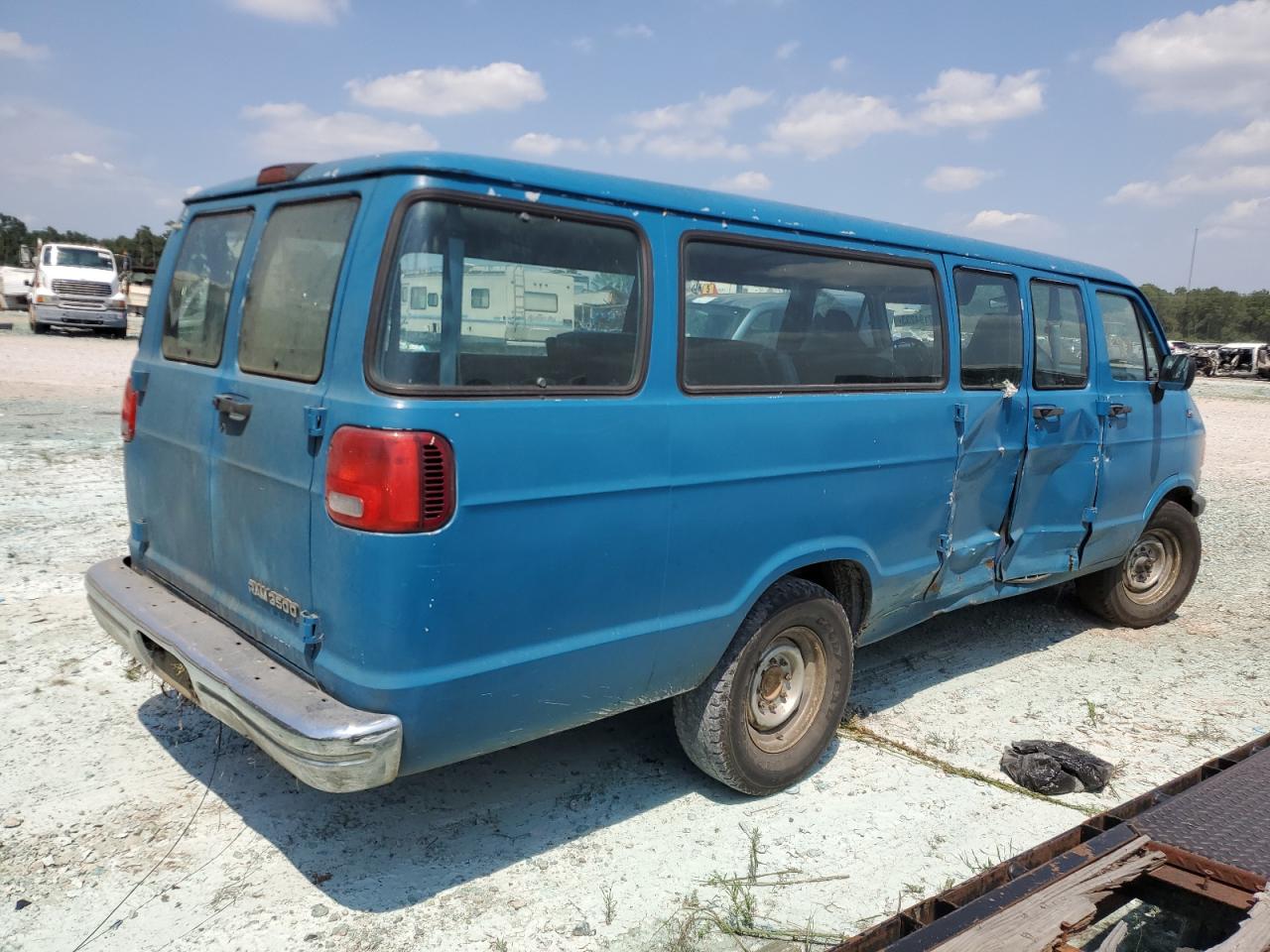 Photo 2 VIN: 2B5WB35Z3SK523777 - DODGE RAM VAN 