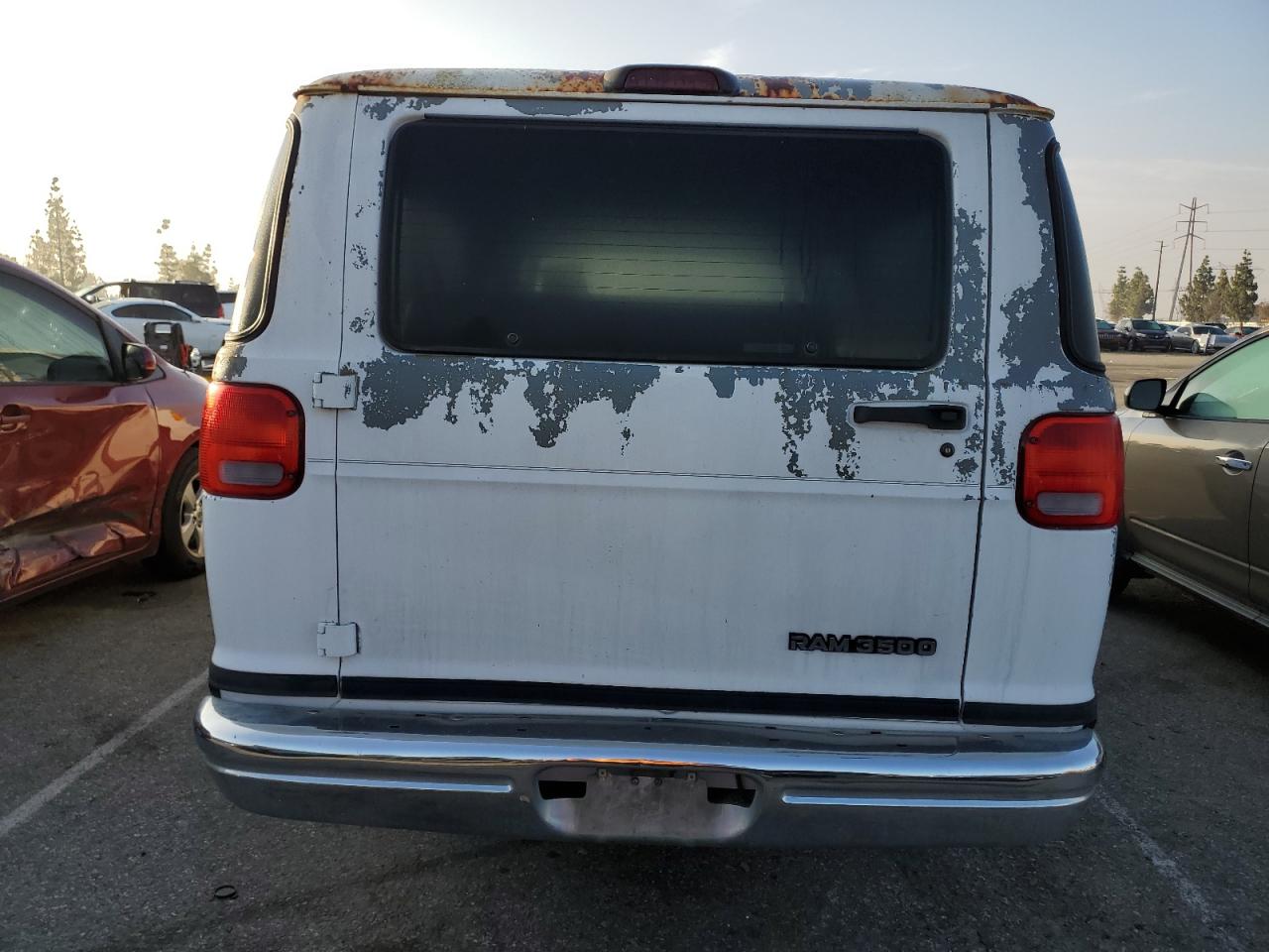 Photo 5 VIN: 2B5WB35Z4YK110548 - DODGE RAM VAN 