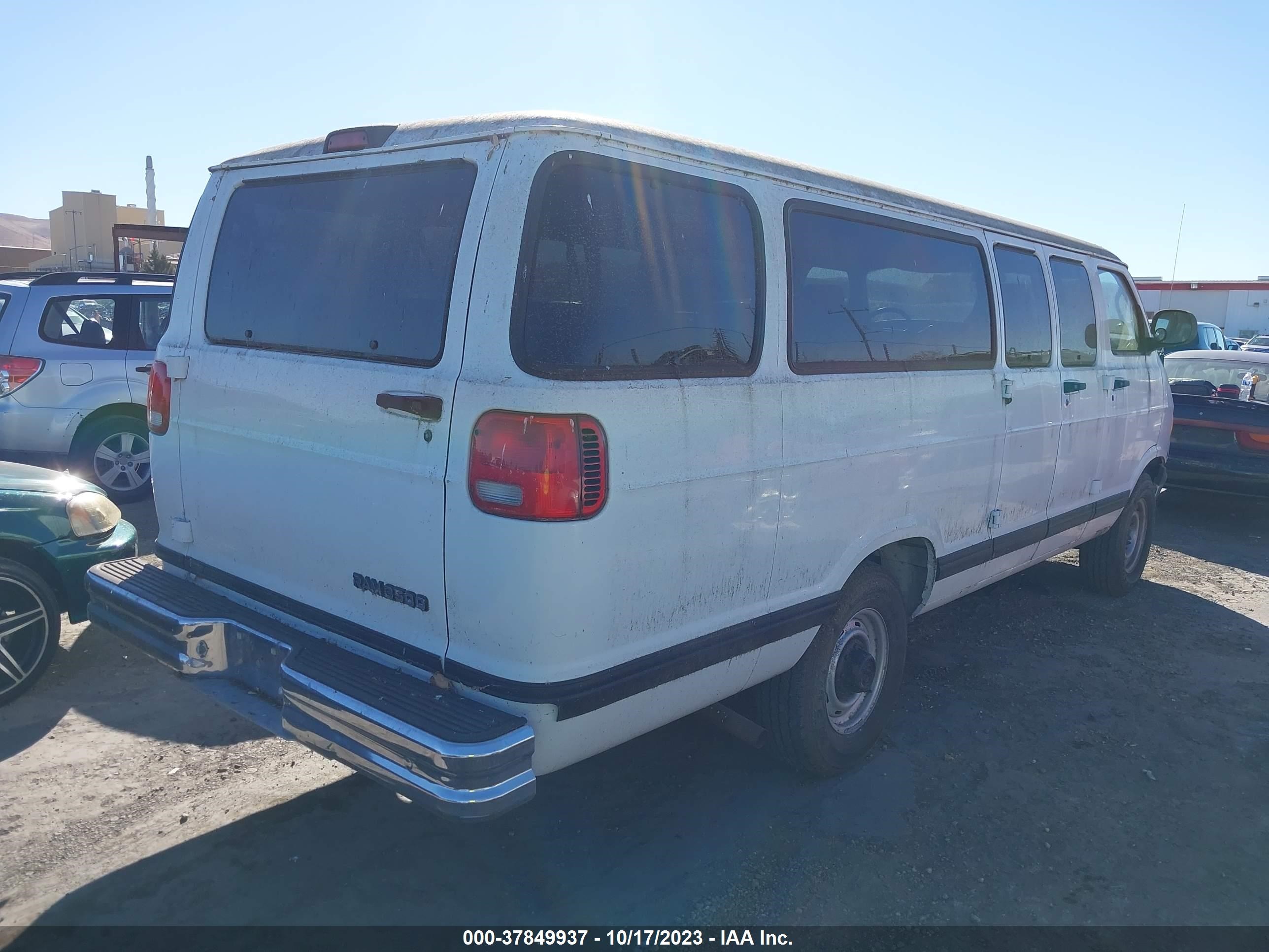 Photo 3 VIN: 2B5WB35Z61K523285 - DODGE RAM VAN 