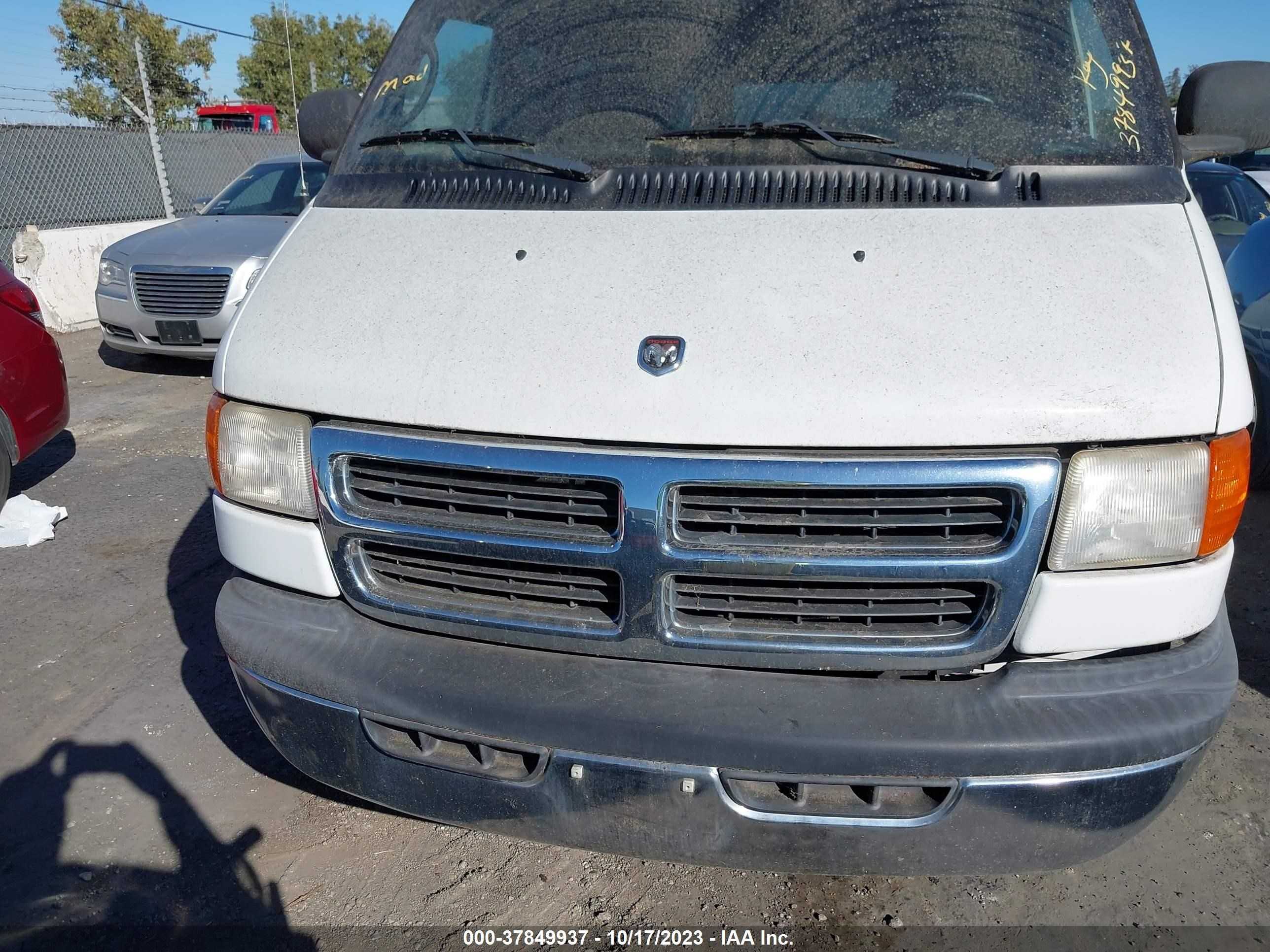 Photo 5 VIN: 2B5WB35Z61K523285 - DODGE RAM VAN 