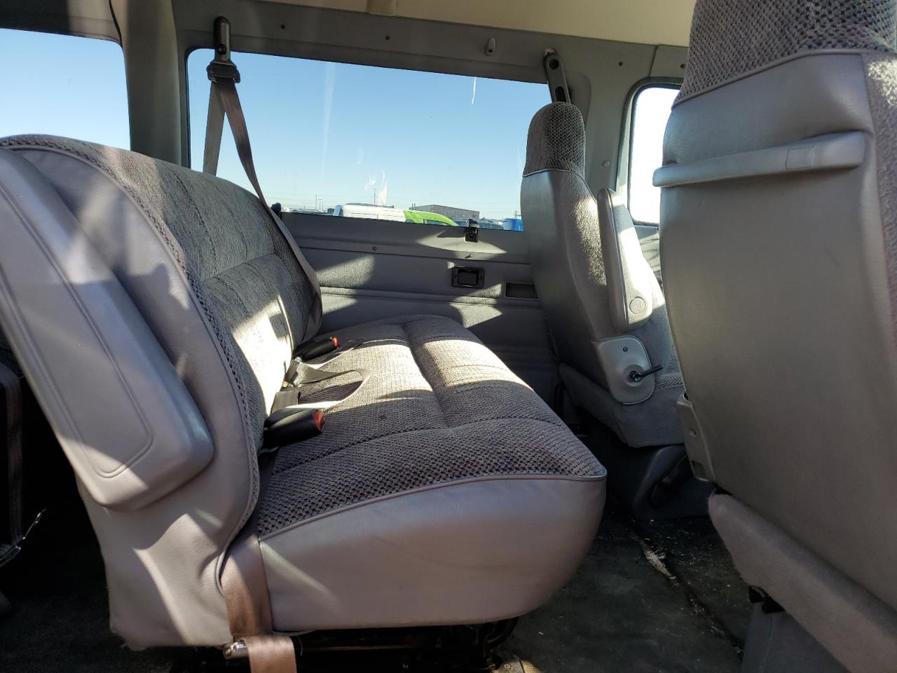 Photo 10 VIN: 2B5WB35Z6YK176664 - DODGE RAM VAN 