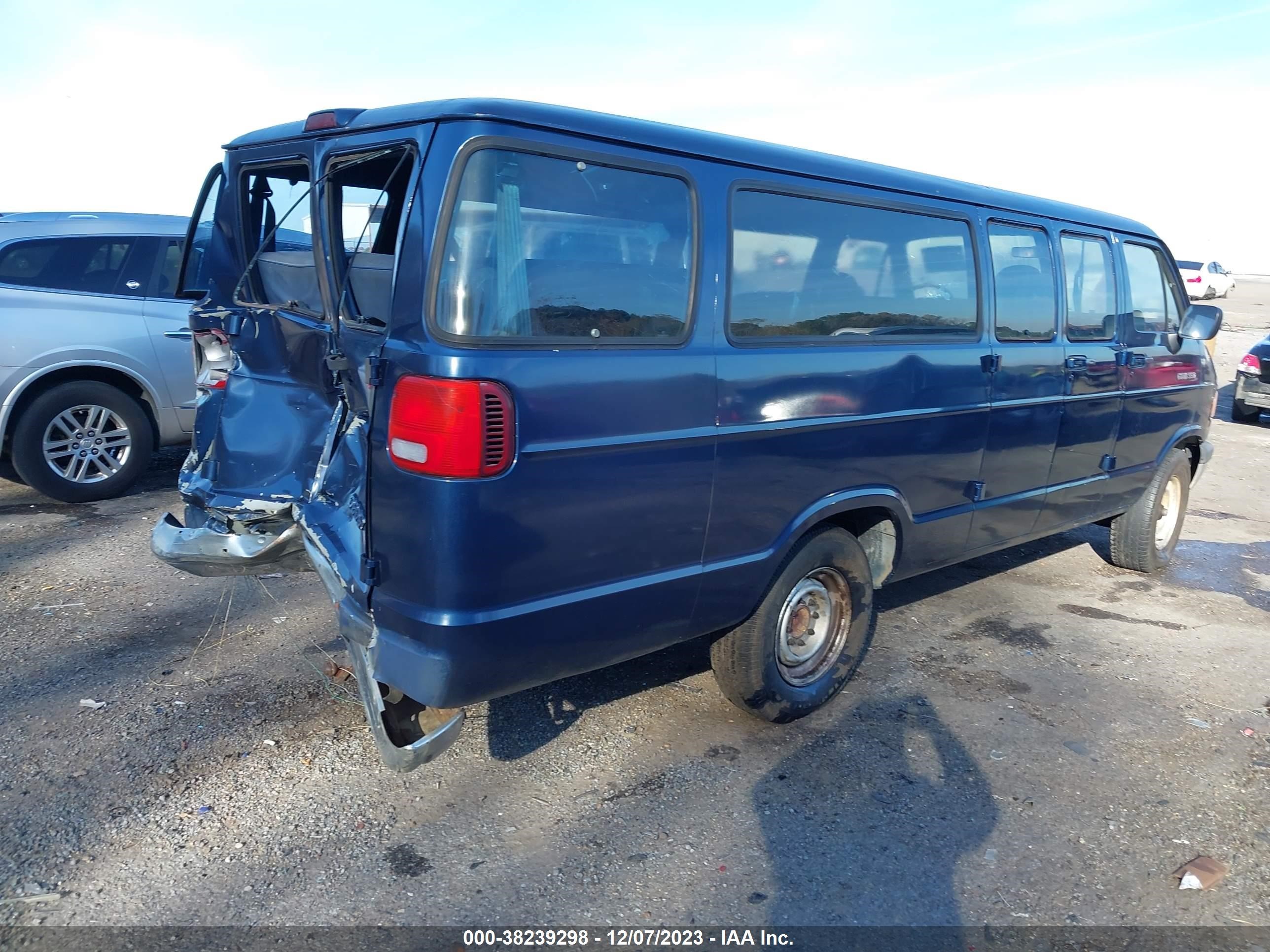 Photo 3 VIN: 2B5WB35Z7RK162516 - DODGE RAM VAN 