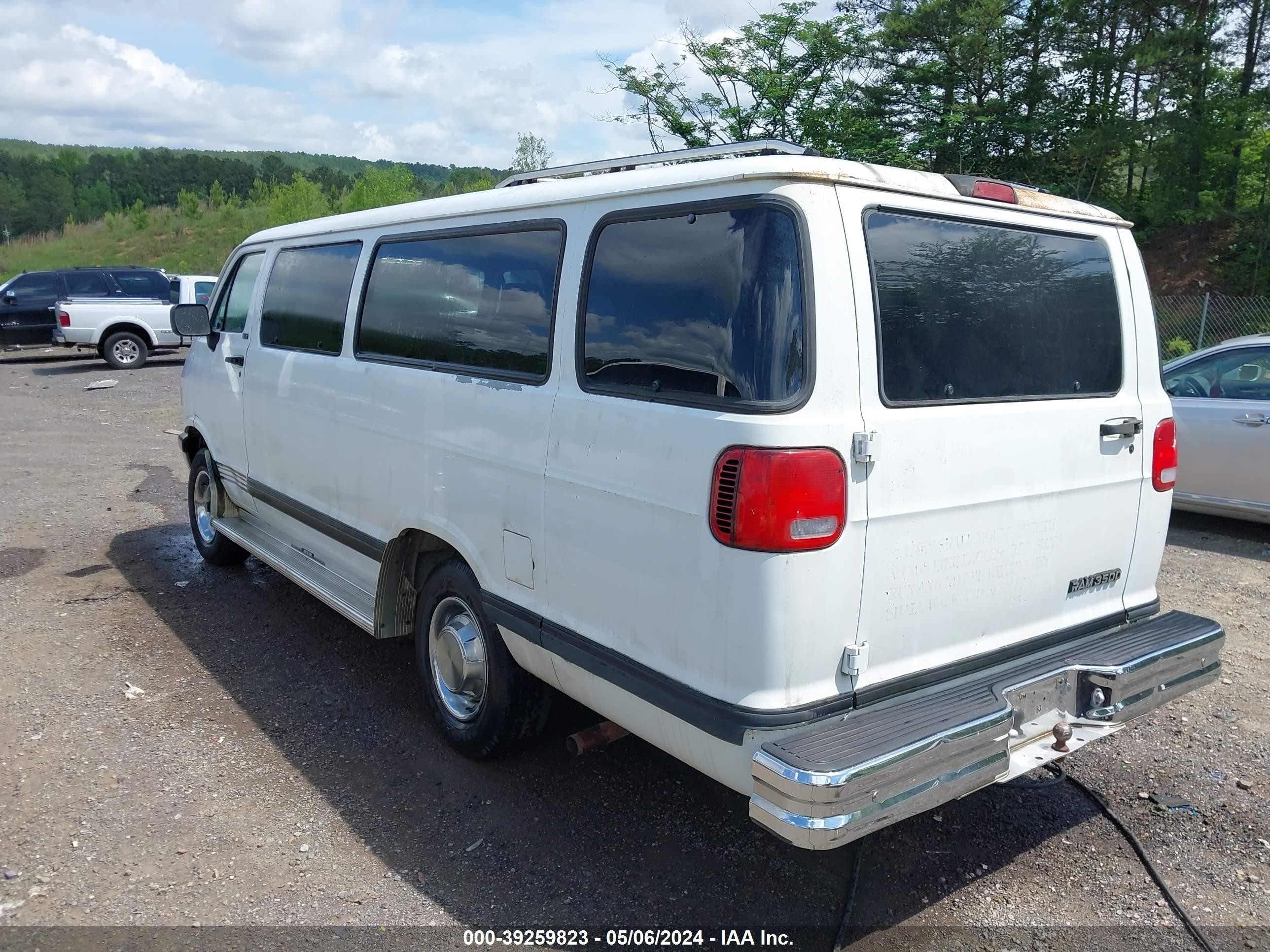 Photo 2 VIN: 2B5WB35Z8TK112943 - DODGE RAM VAN 