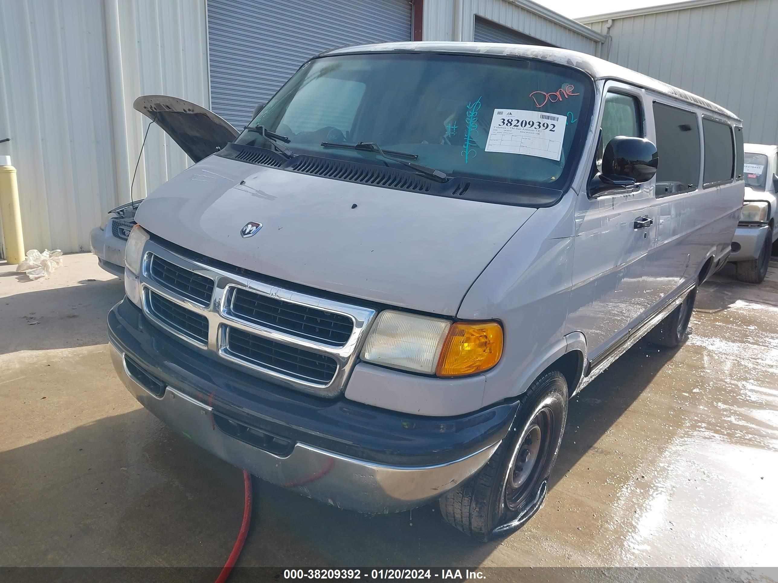 Photo 1 VIN: 2B5WB35Z9YK134263 - DODGE RAM VAN 