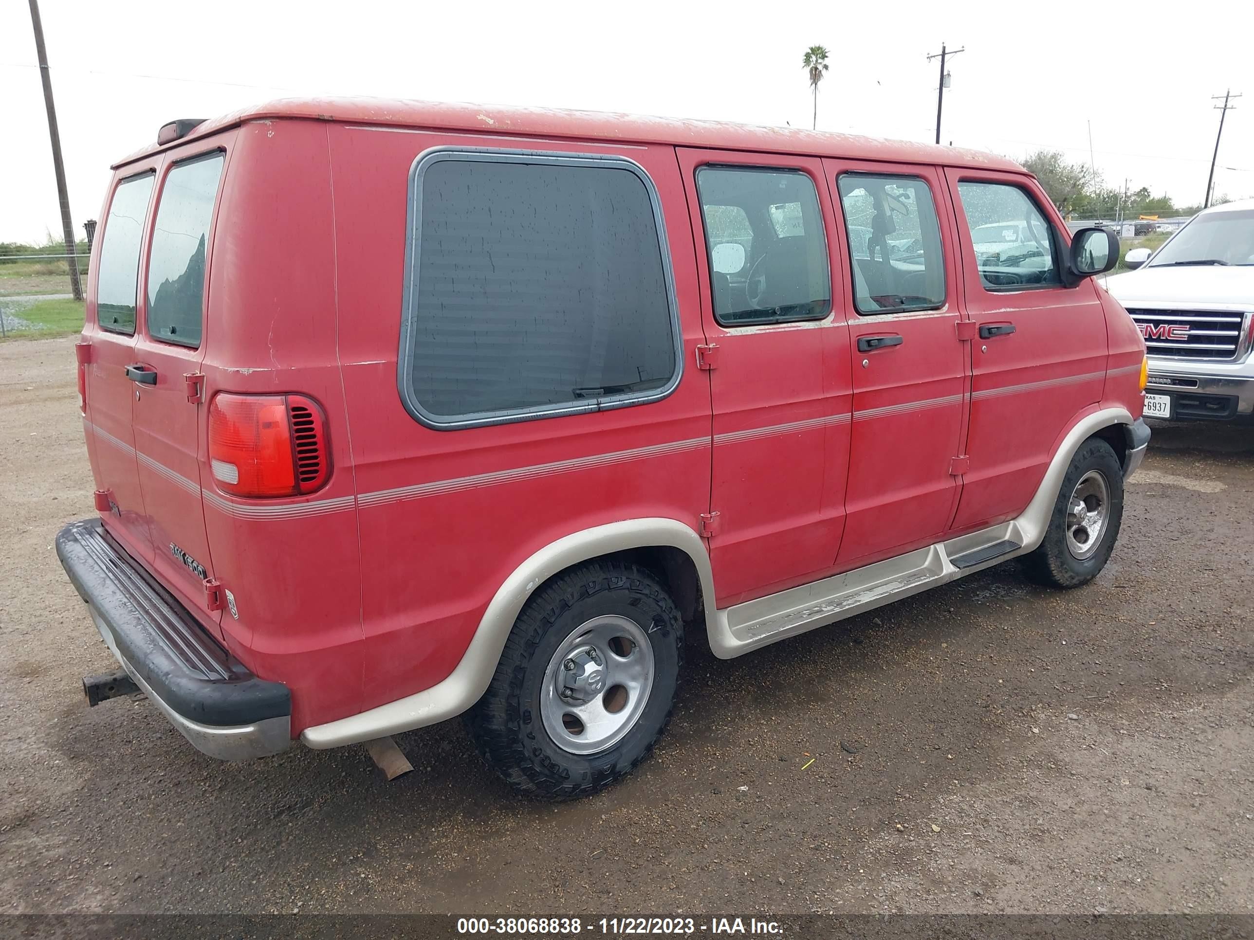 Photo 3 VIN: 2B6HB11X02K125049 - DODGE RAM VAN 