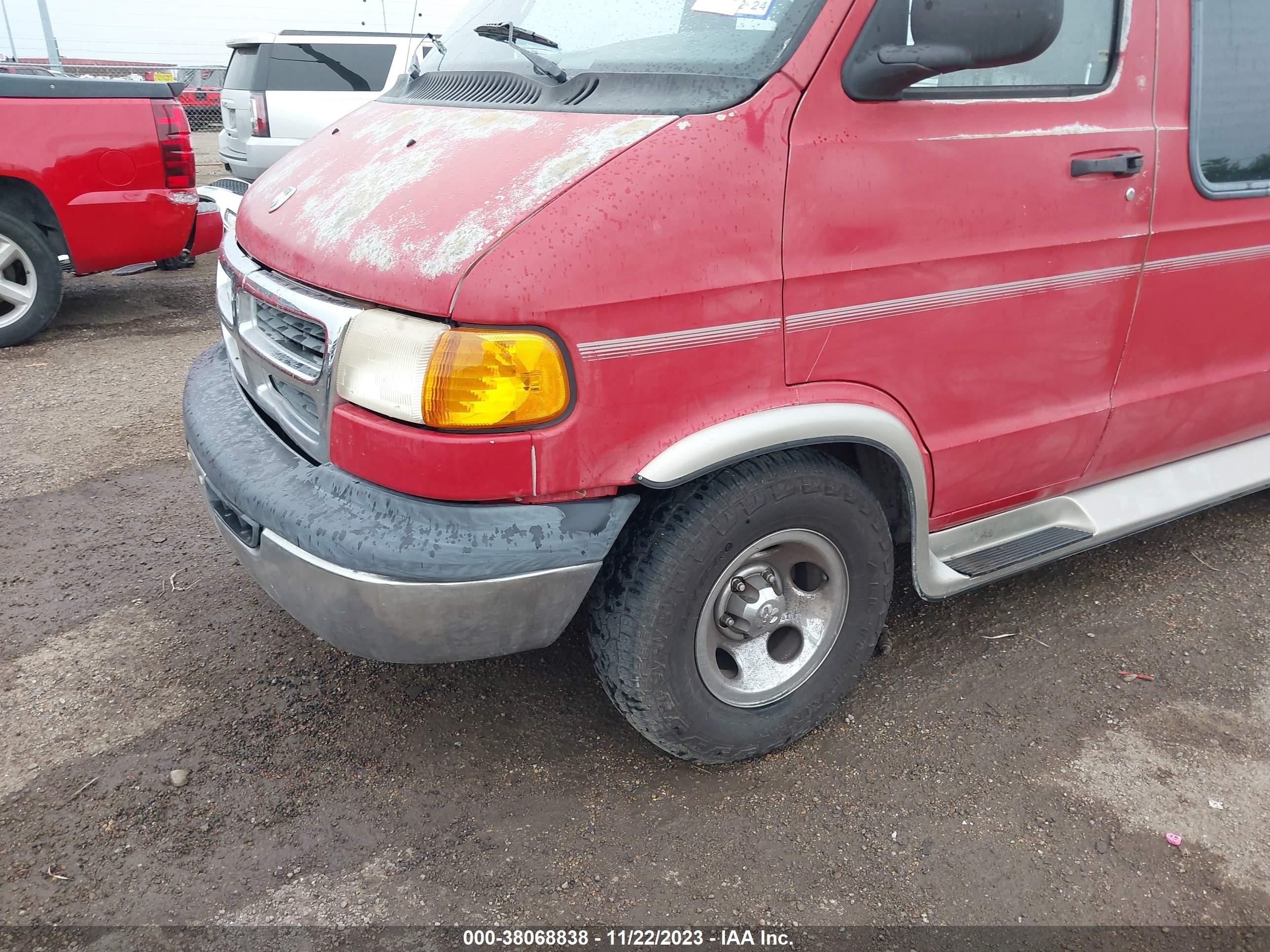 Photo 5 VIN: 2B6HB11X02K125049 - DODGE RAM VAN 