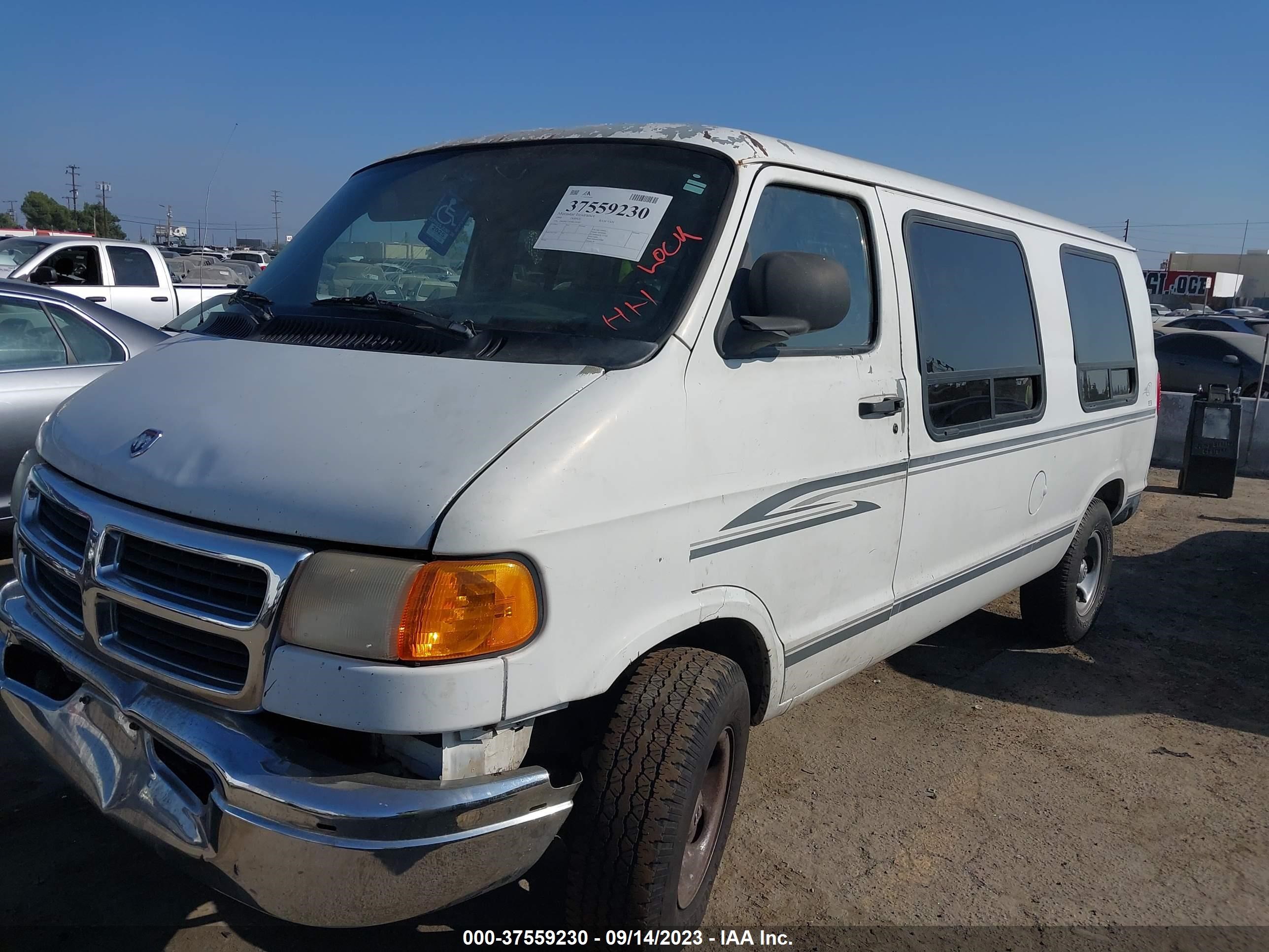 Photo 1 VIN: 2B6HB11Y0XK530585 - DODGE RAM VAN 